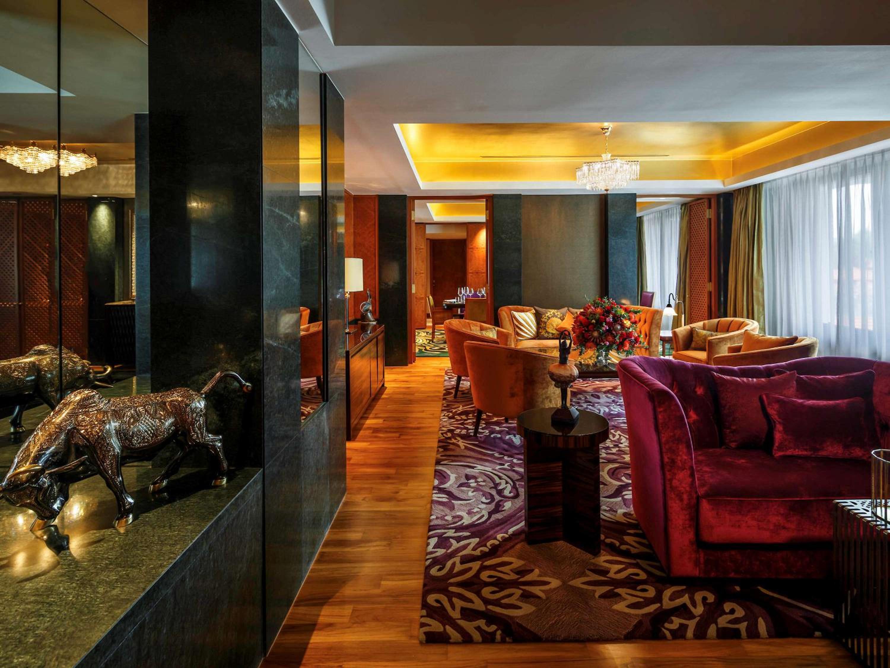 Imperial Suite, 1 King Size Bed, with Living Area & Dining Area photo 2