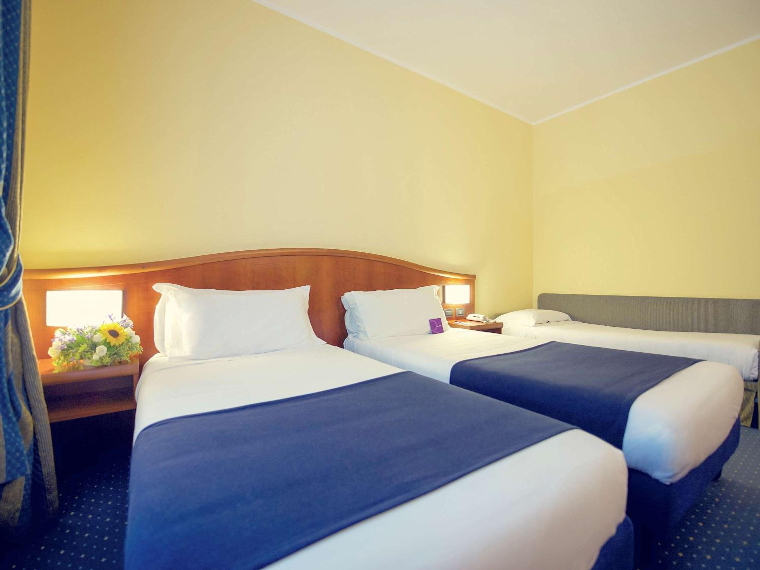 Standard Room with 2 Single Beds - Photo 2