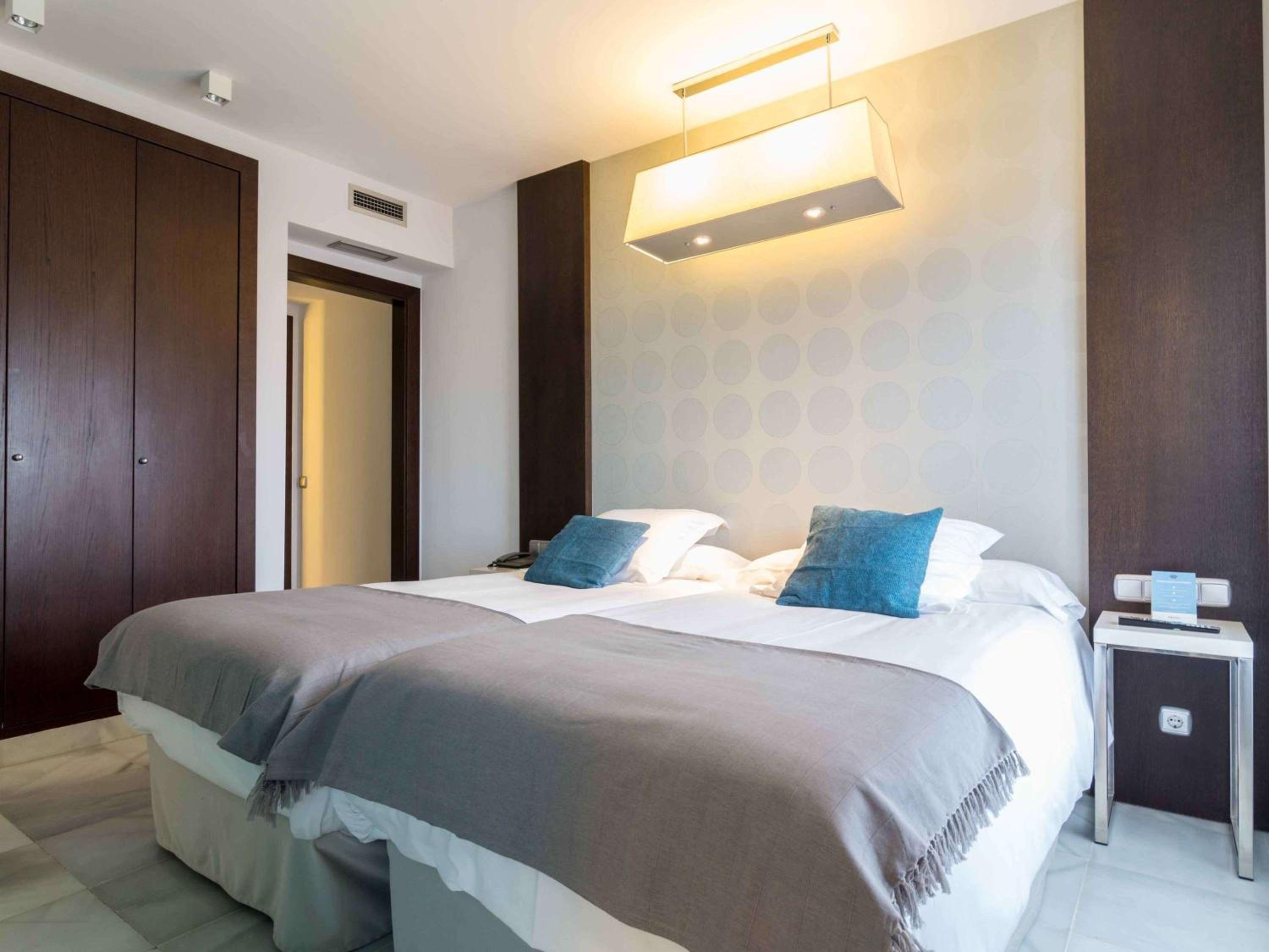 Standard Twin Room - Photo 3