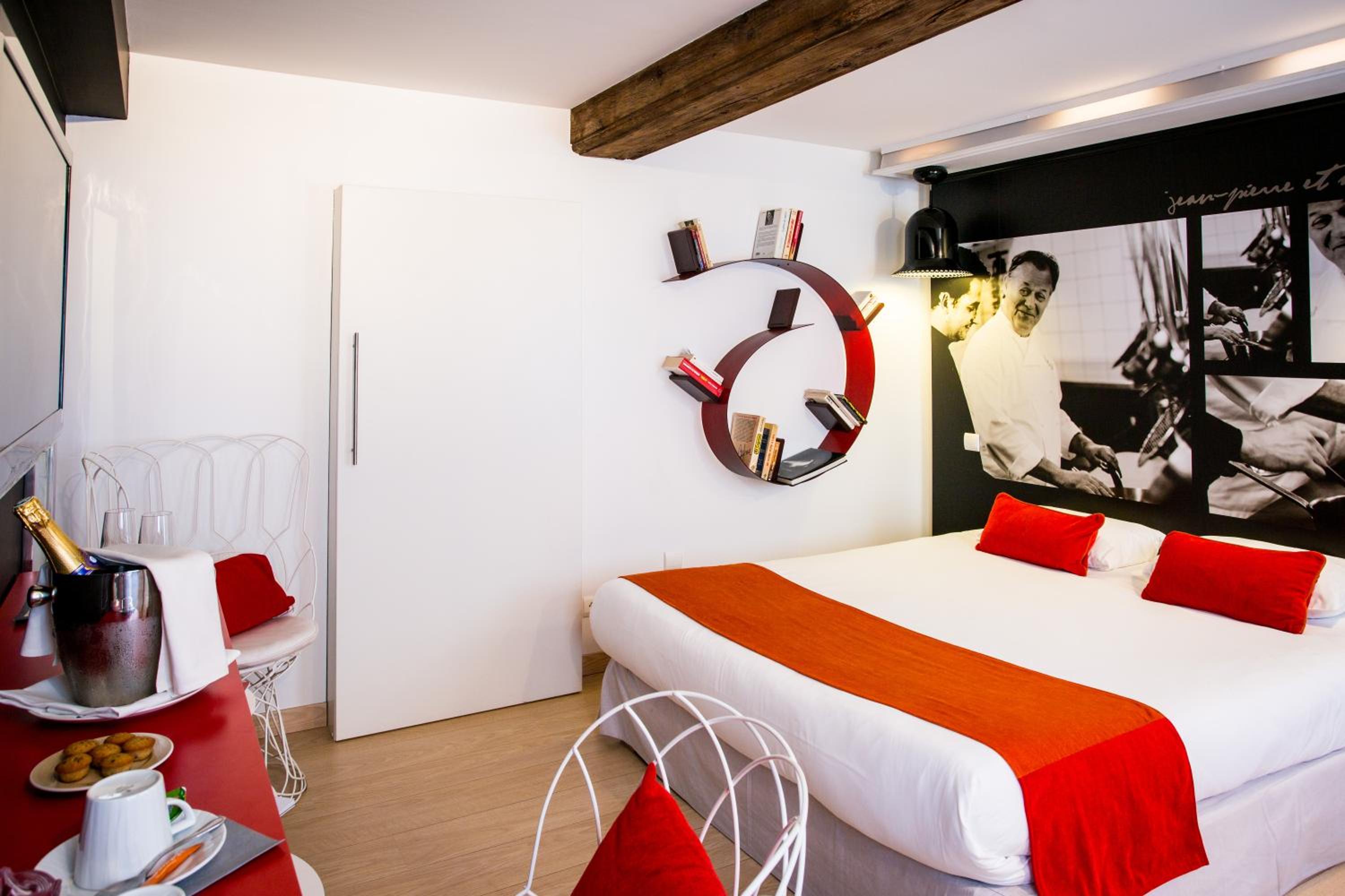 Large Double Room - Résidence des Ducs - La Culinaire