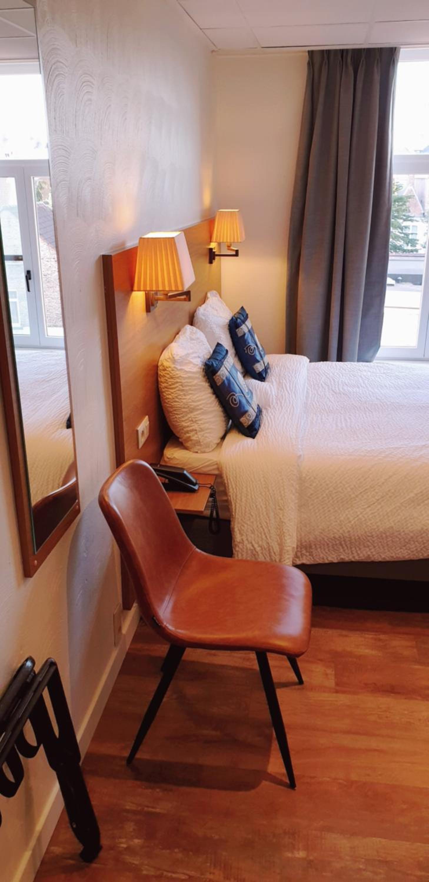 Standard King Room - Photo 16