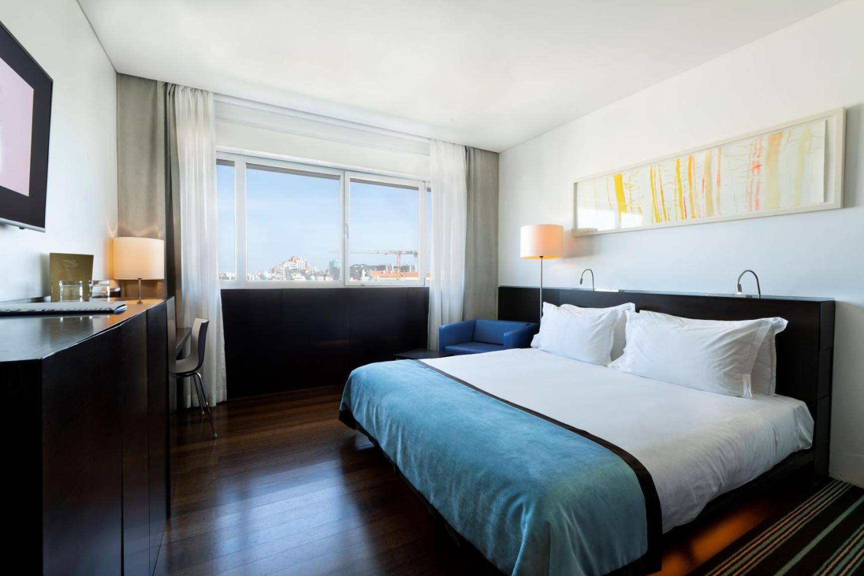 Executive Suite - Photo 2