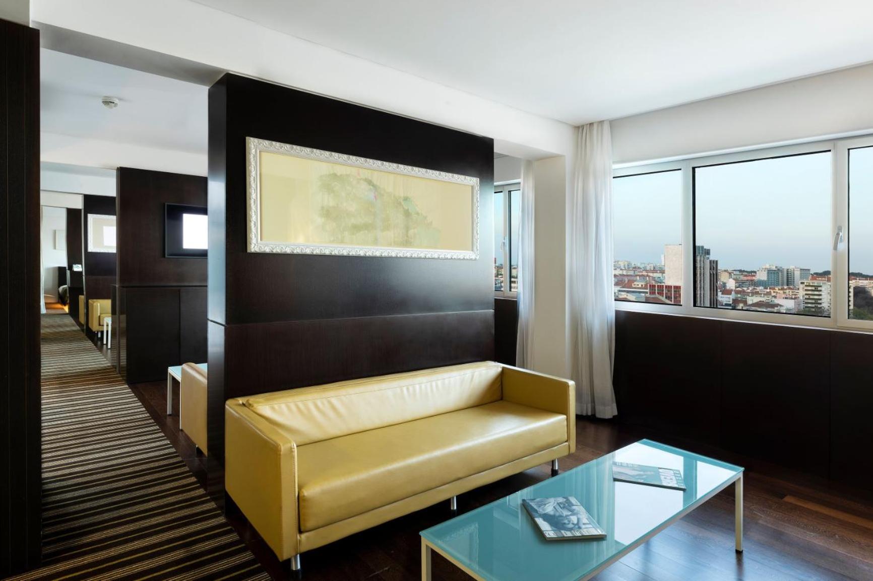 Executive Suite - Photo 3
