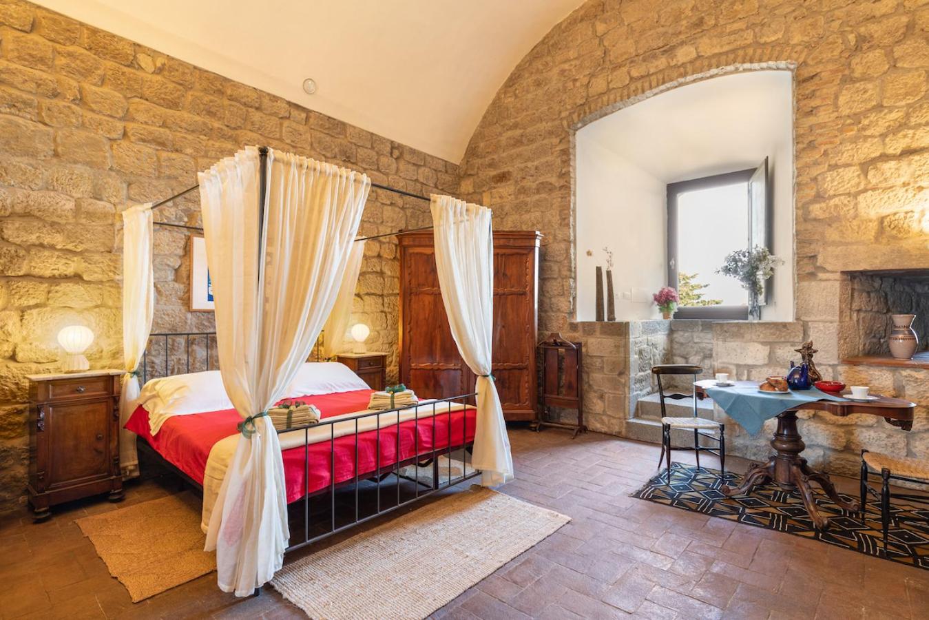 Double Room With Private Bathroom - First Floor