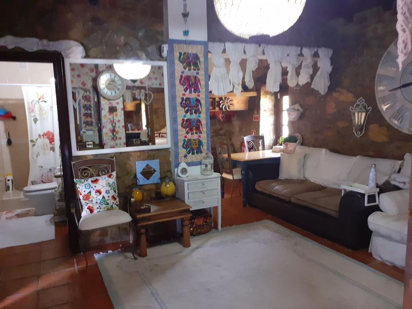 Two-Bedroom House - Photo 2