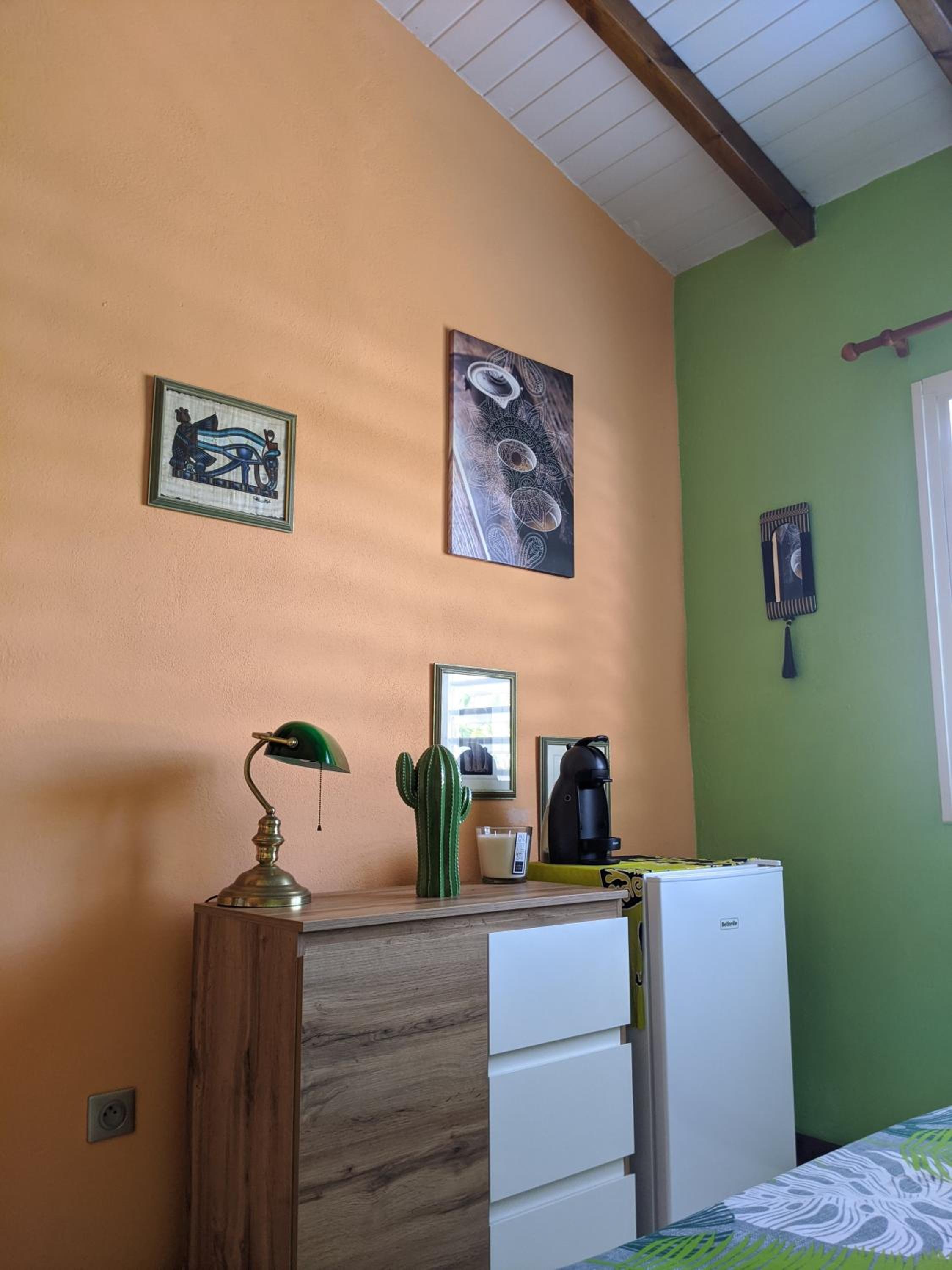 Double Room with Private External Bathroom - Photo 14