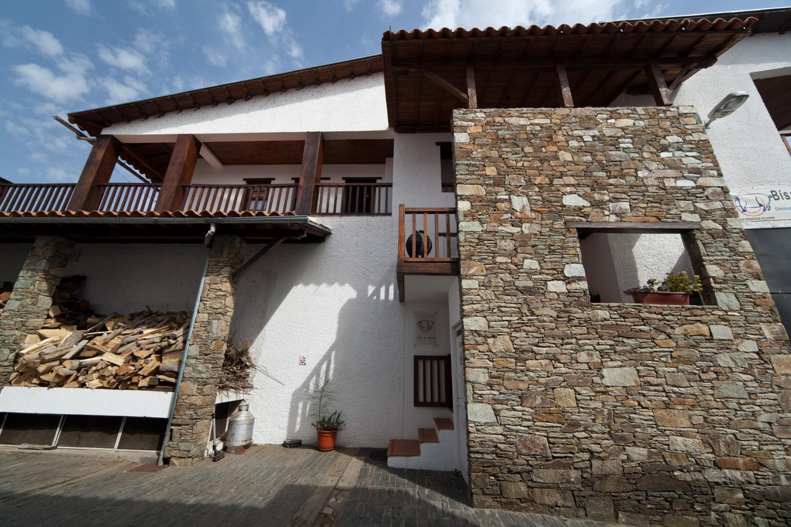 Three-Bedroom House - Photo 4
