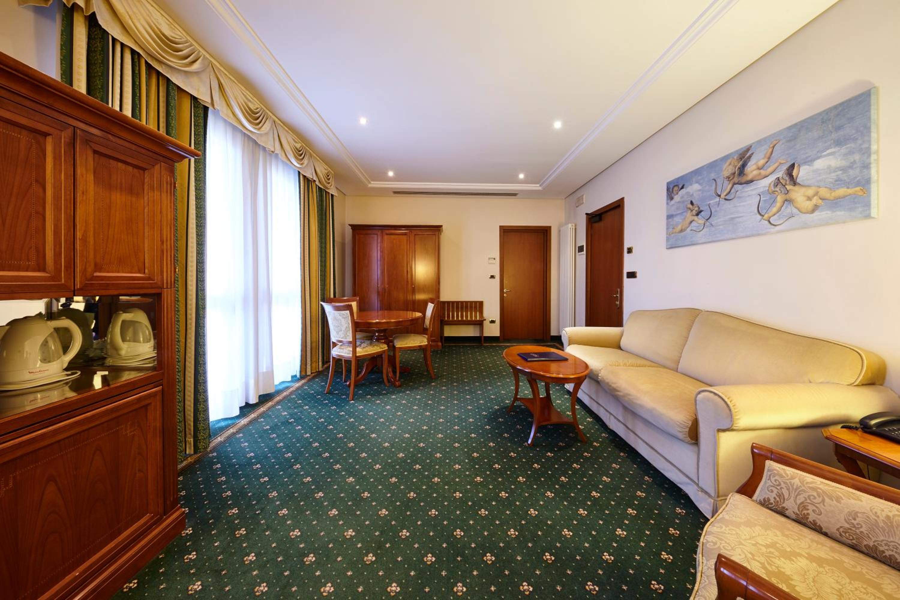 Executive Suite photo 2