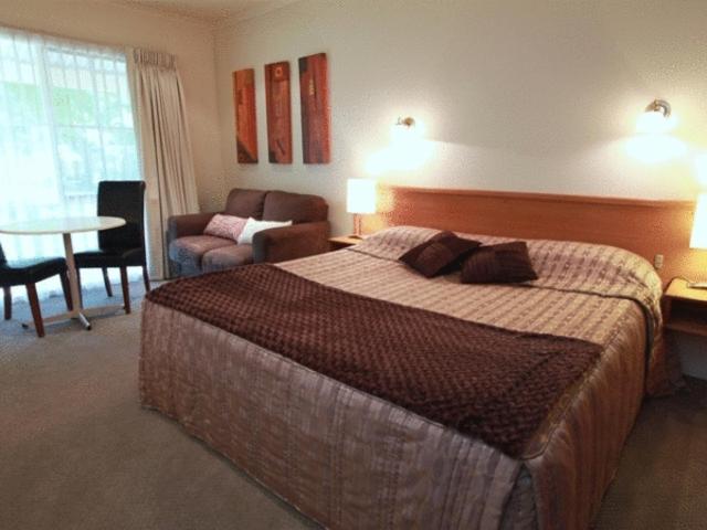 Deluxe Room with Spa Bath photo 1