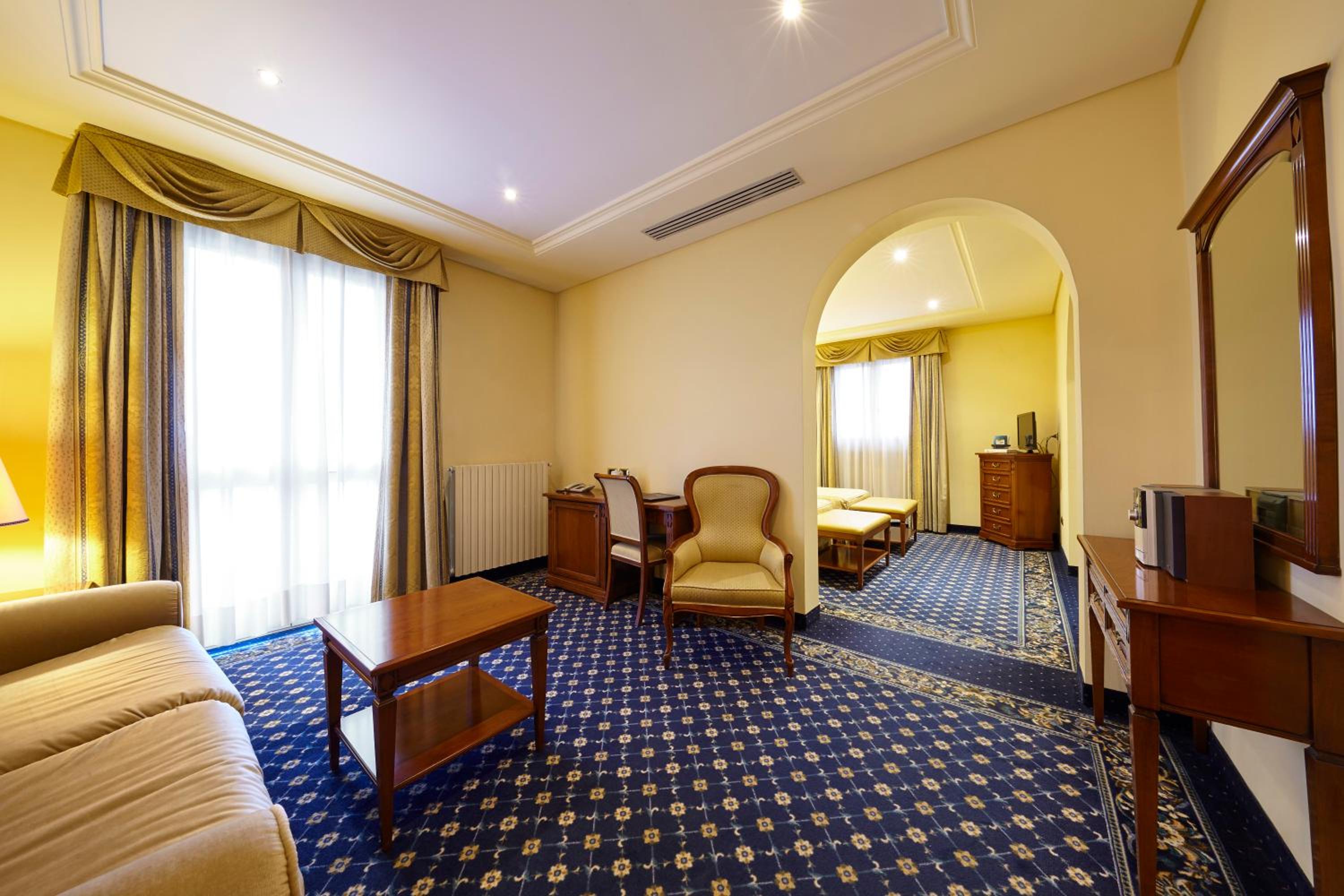 Executive Suite photo 3