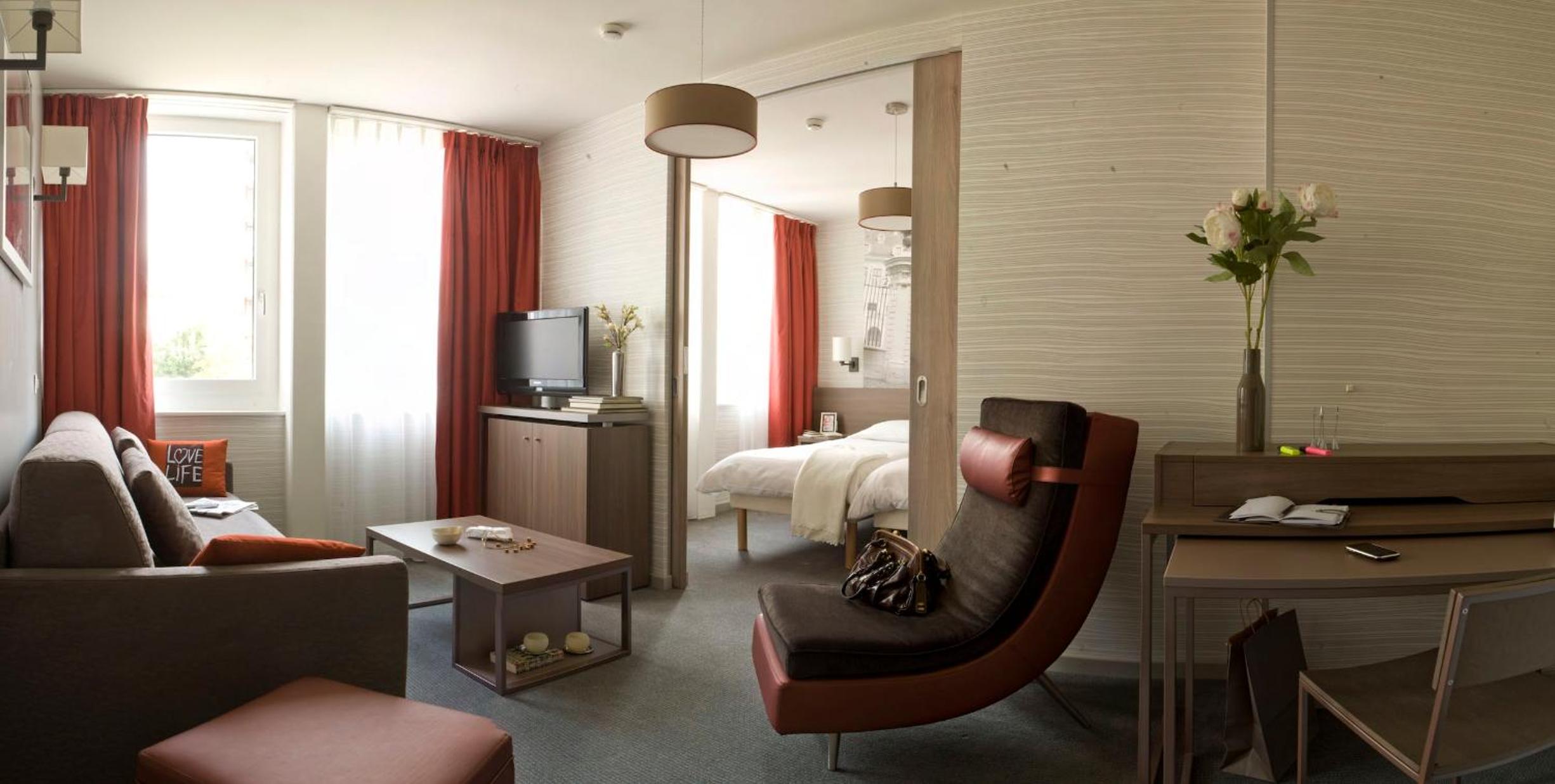 One-Bedroom Apartment - Photo 1