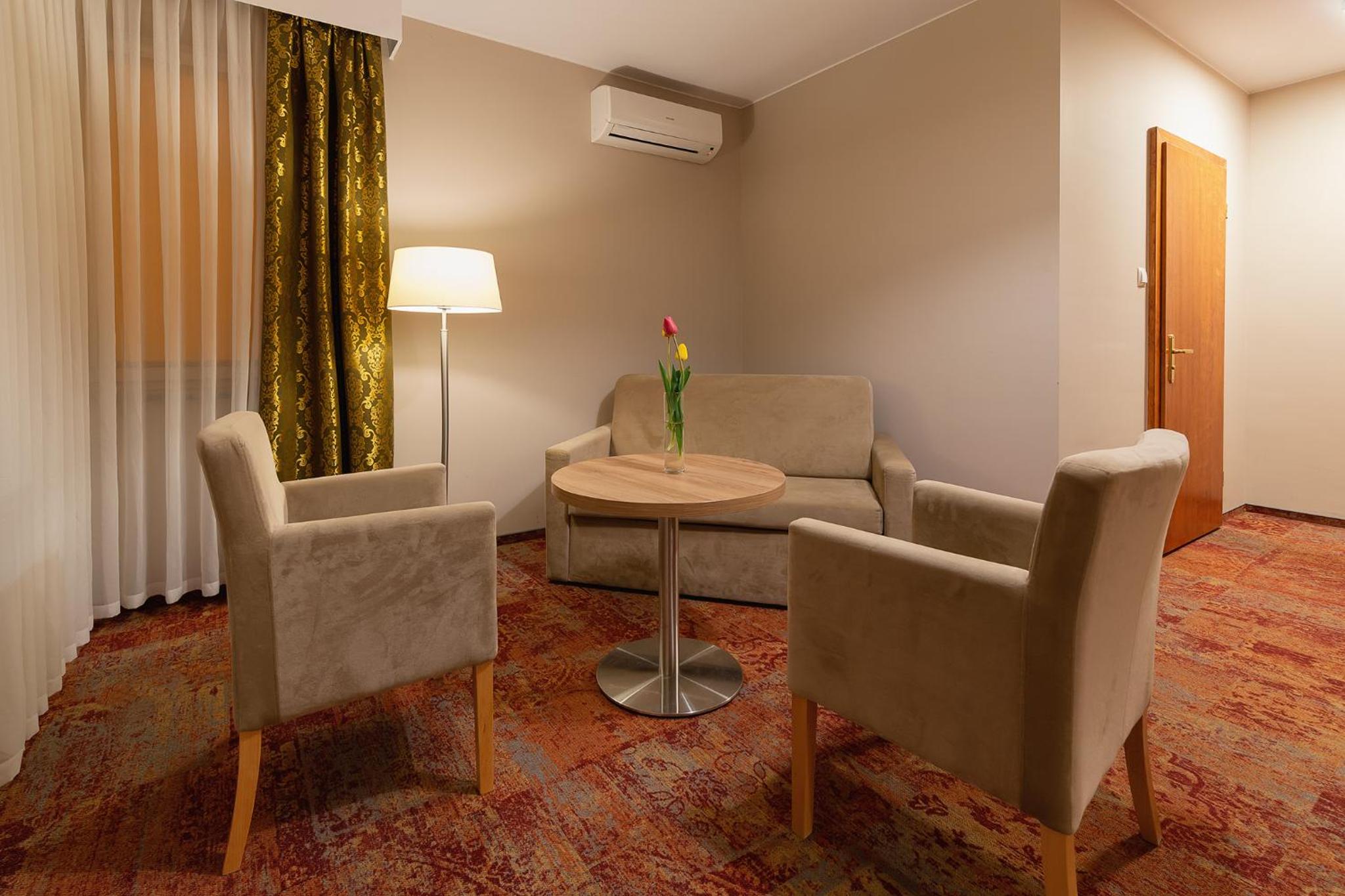 Large Double or Twin Room - Photo 3
