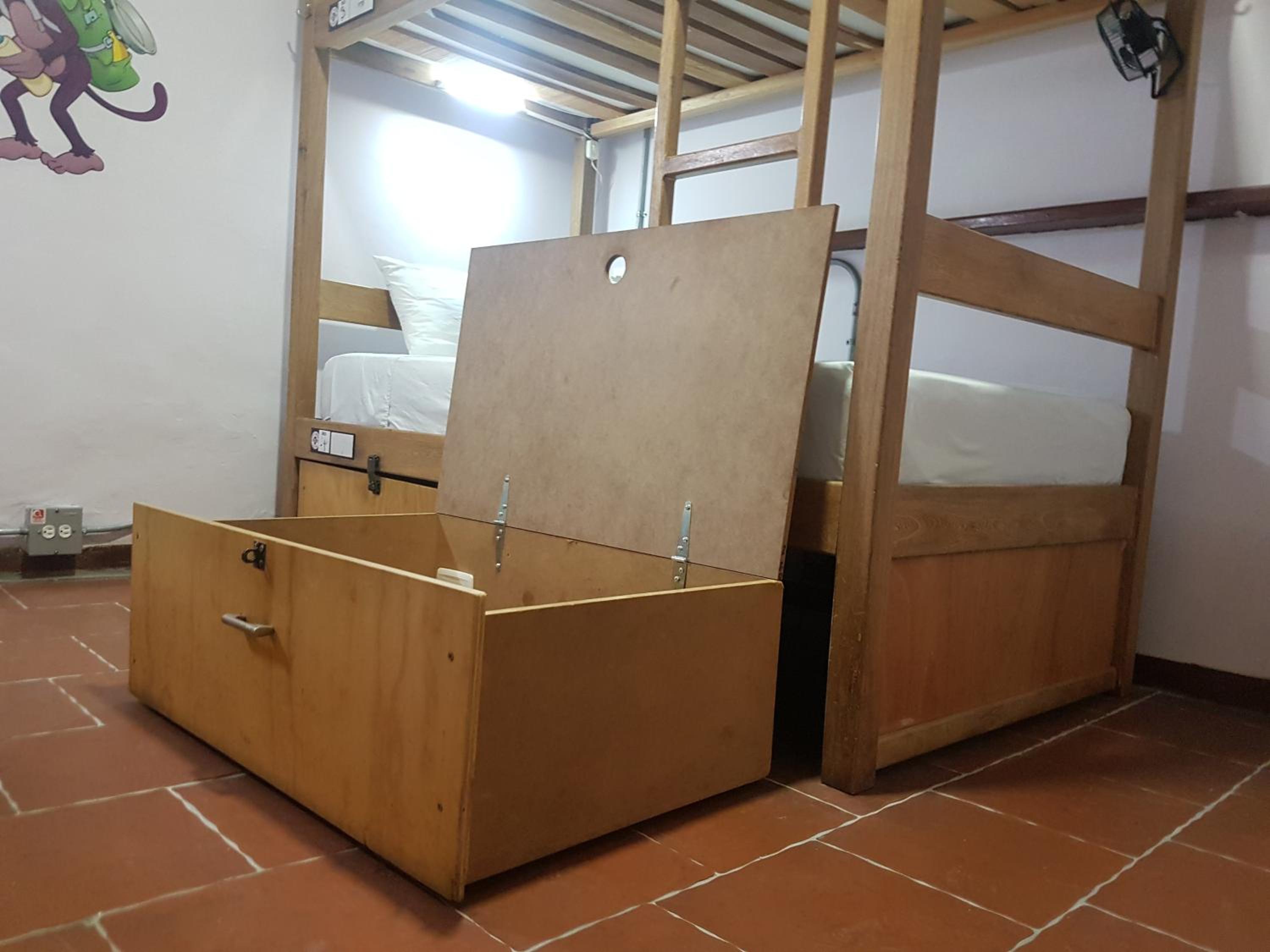 Bed in 4-Bed Dormitory Room photo 2