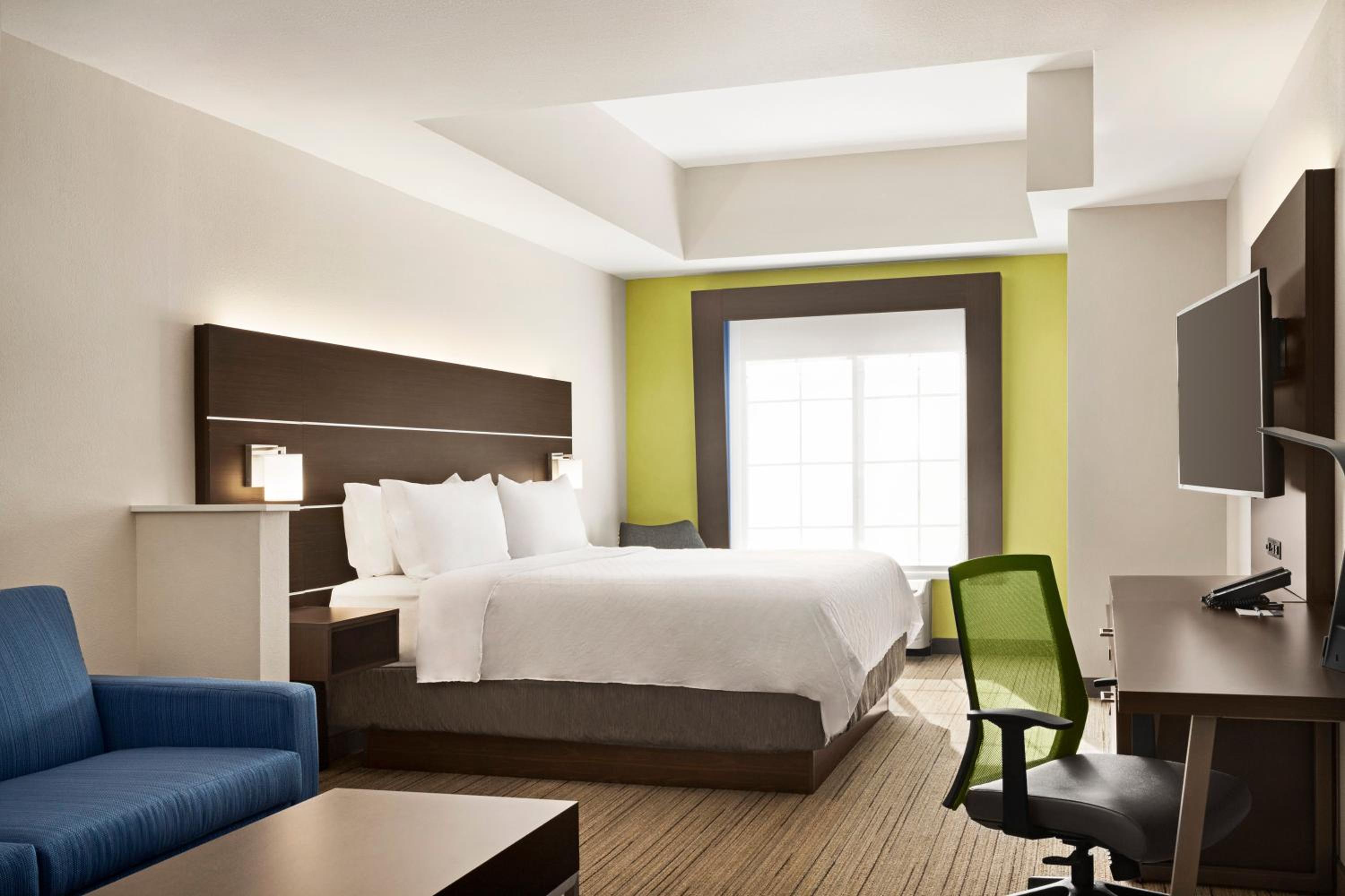 Suite - Photo 1
