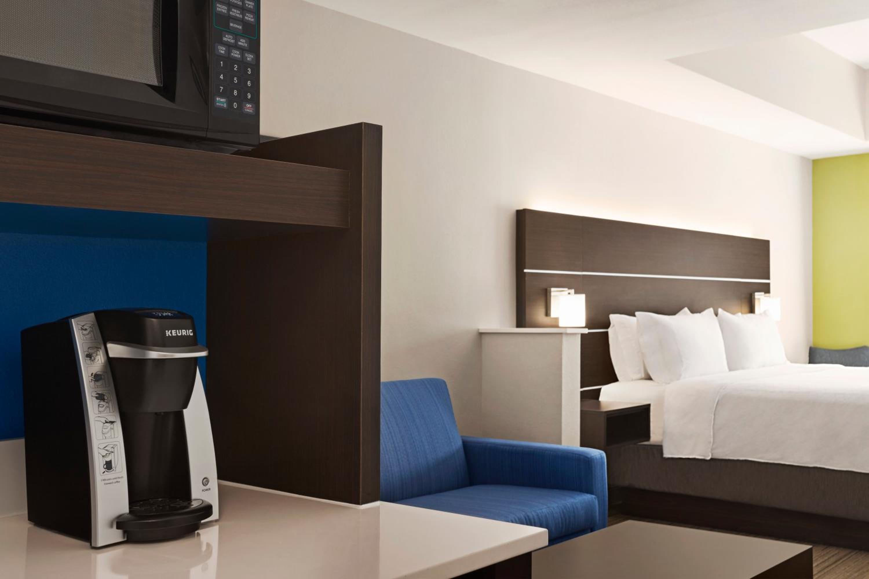 Suite - Photo 5