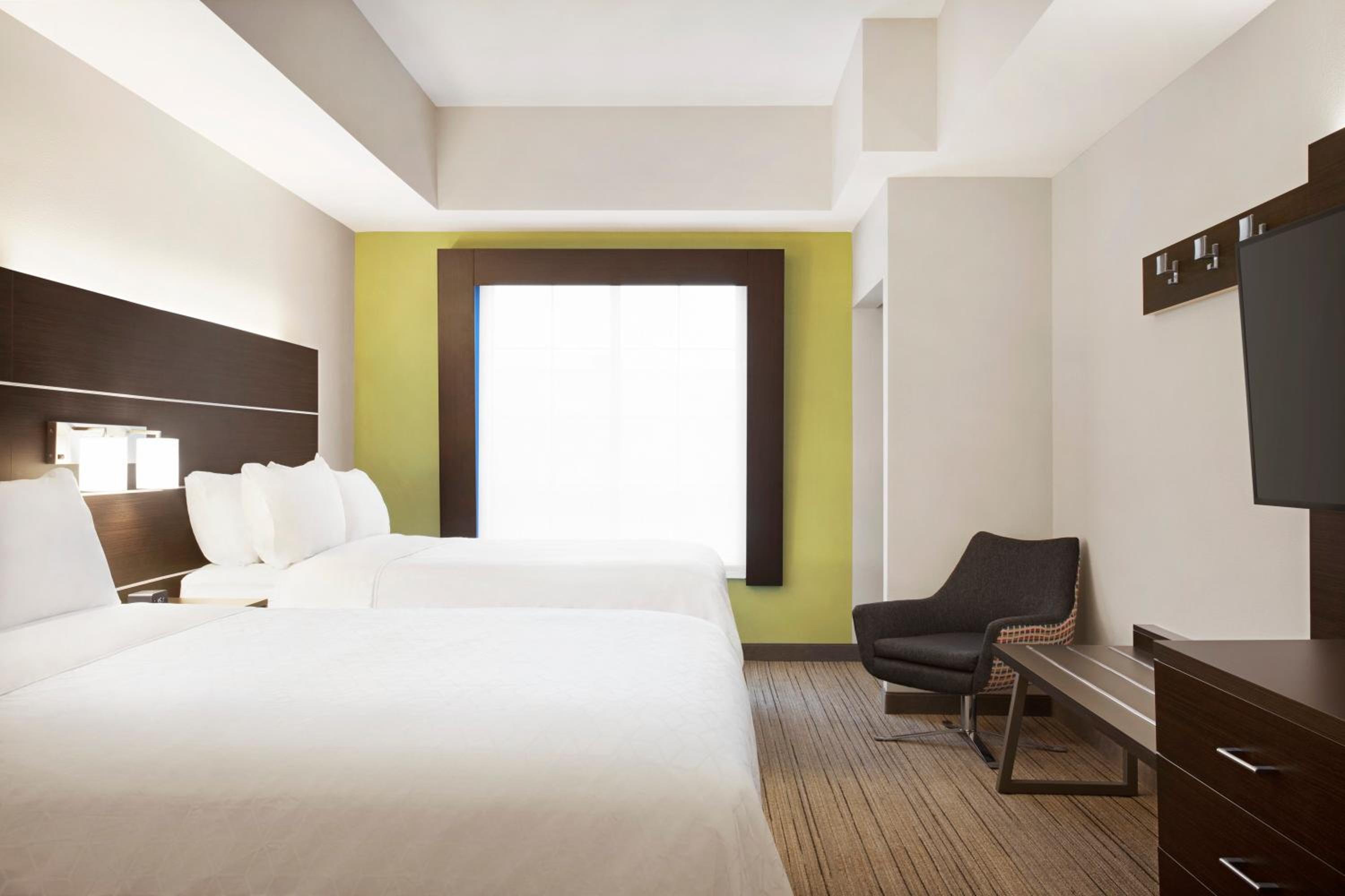 Queen Room with Two Queen Beds and Roll-In Shower - Communications Access - Photo 2