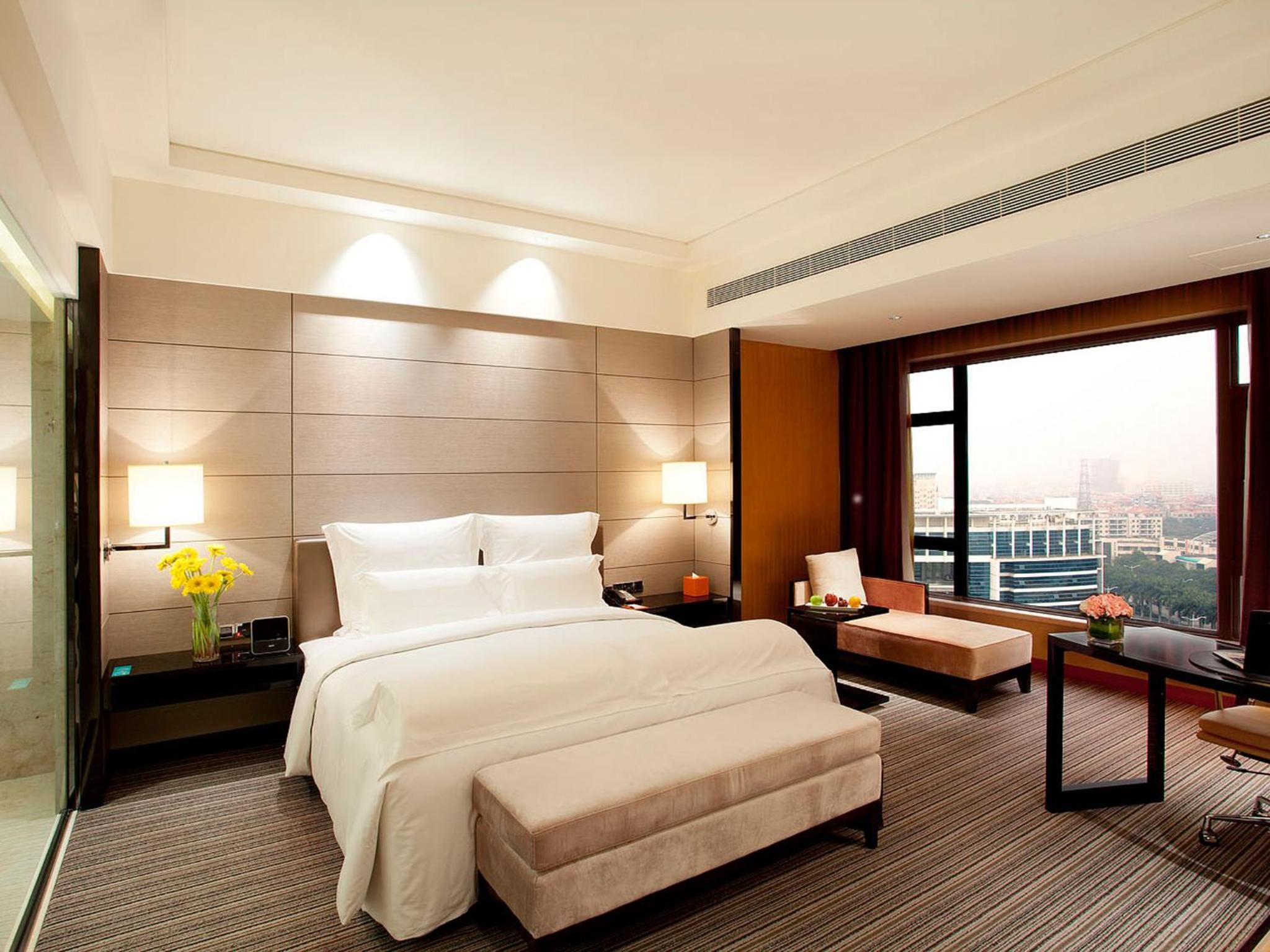 Deluxe King Suite