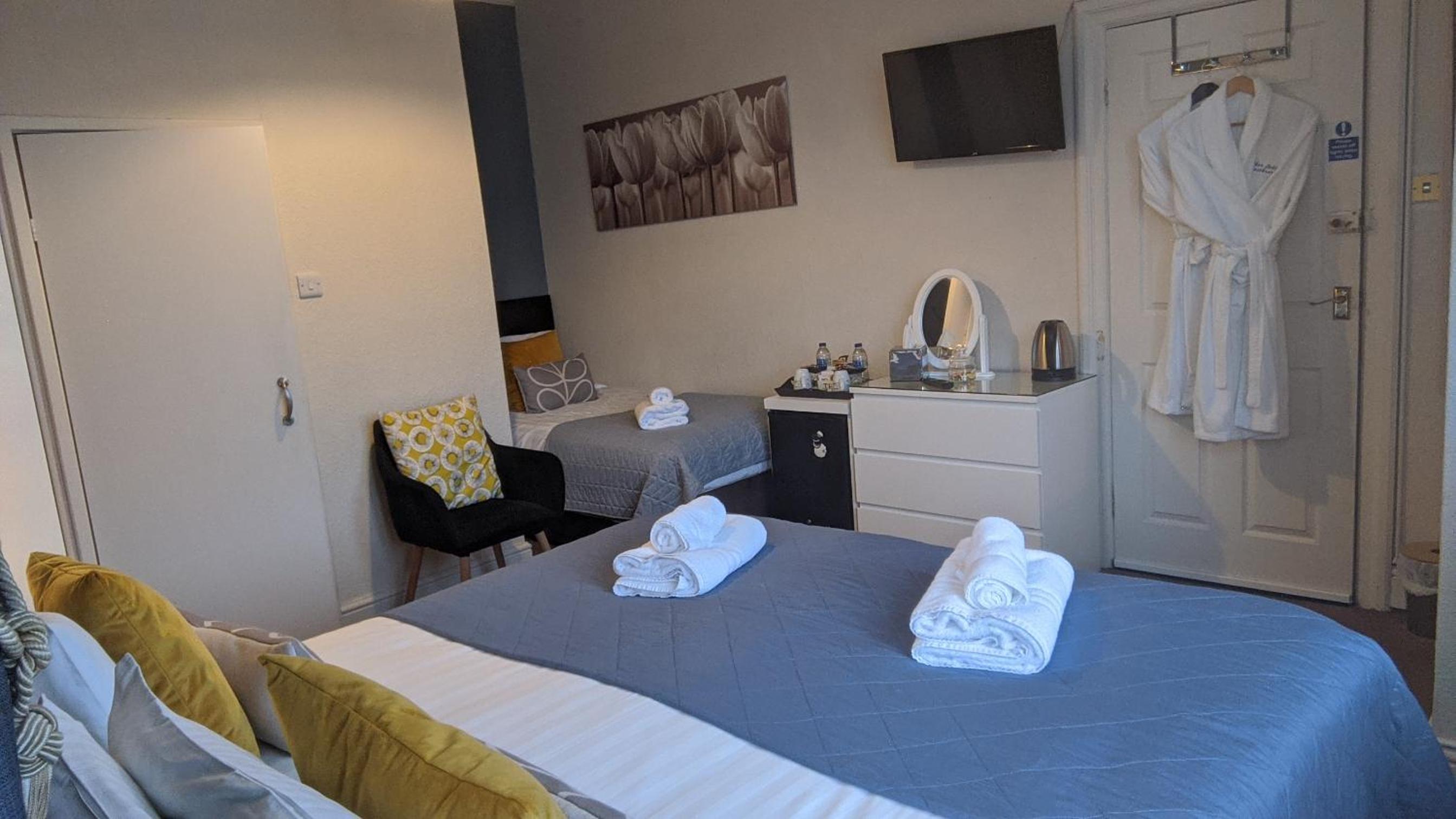 Standard Triple Room photo 2