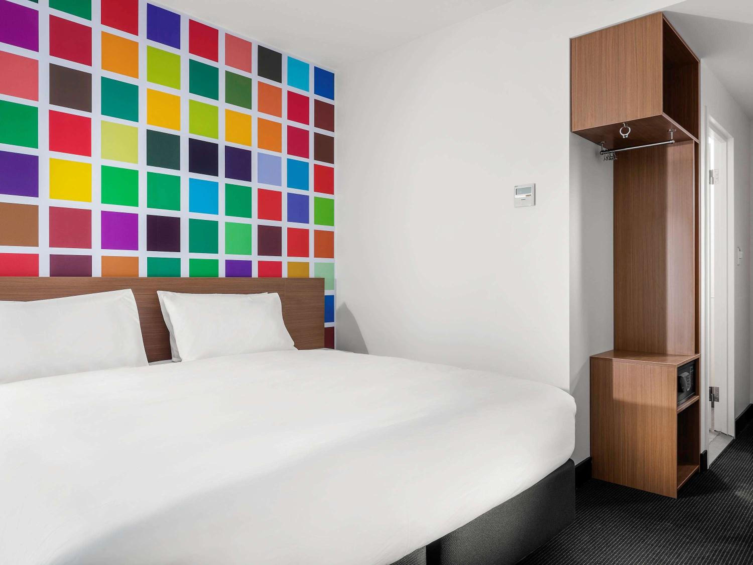 Deluxe Corner King Room - Accessible