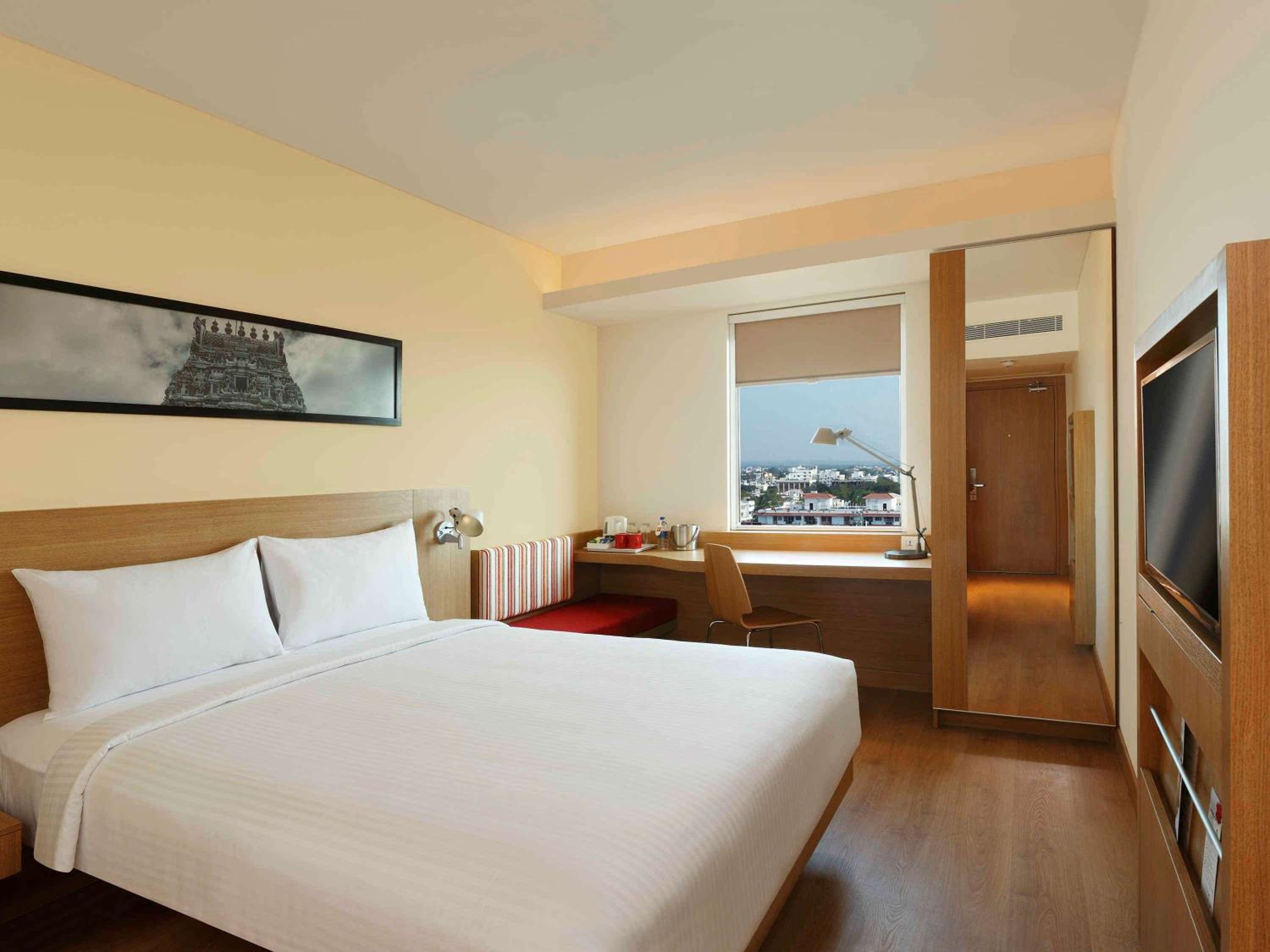 Standard Room with 1 Queen Bed - Photo 1