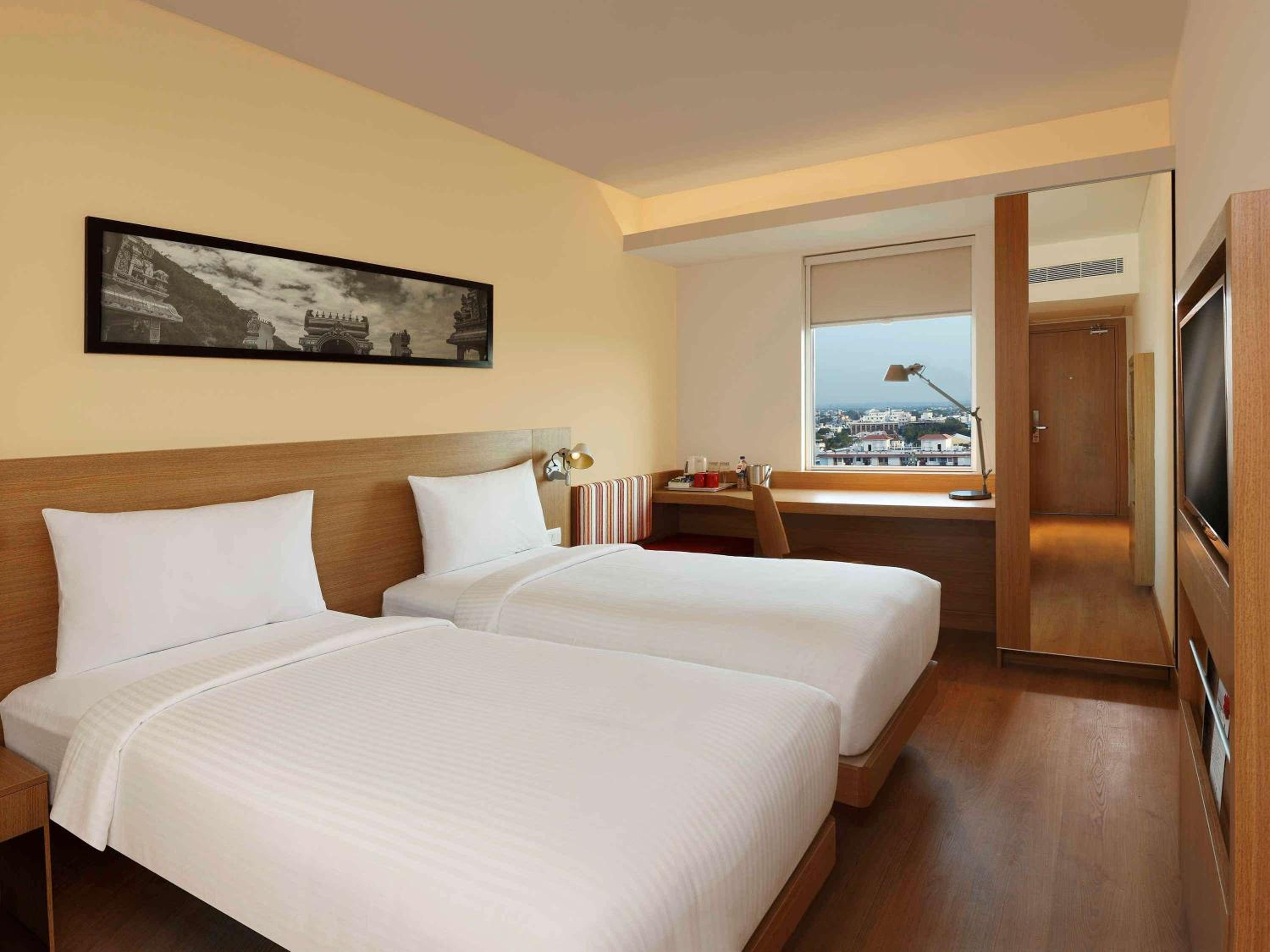 Standard Room with Two Single Beds - Photo 1