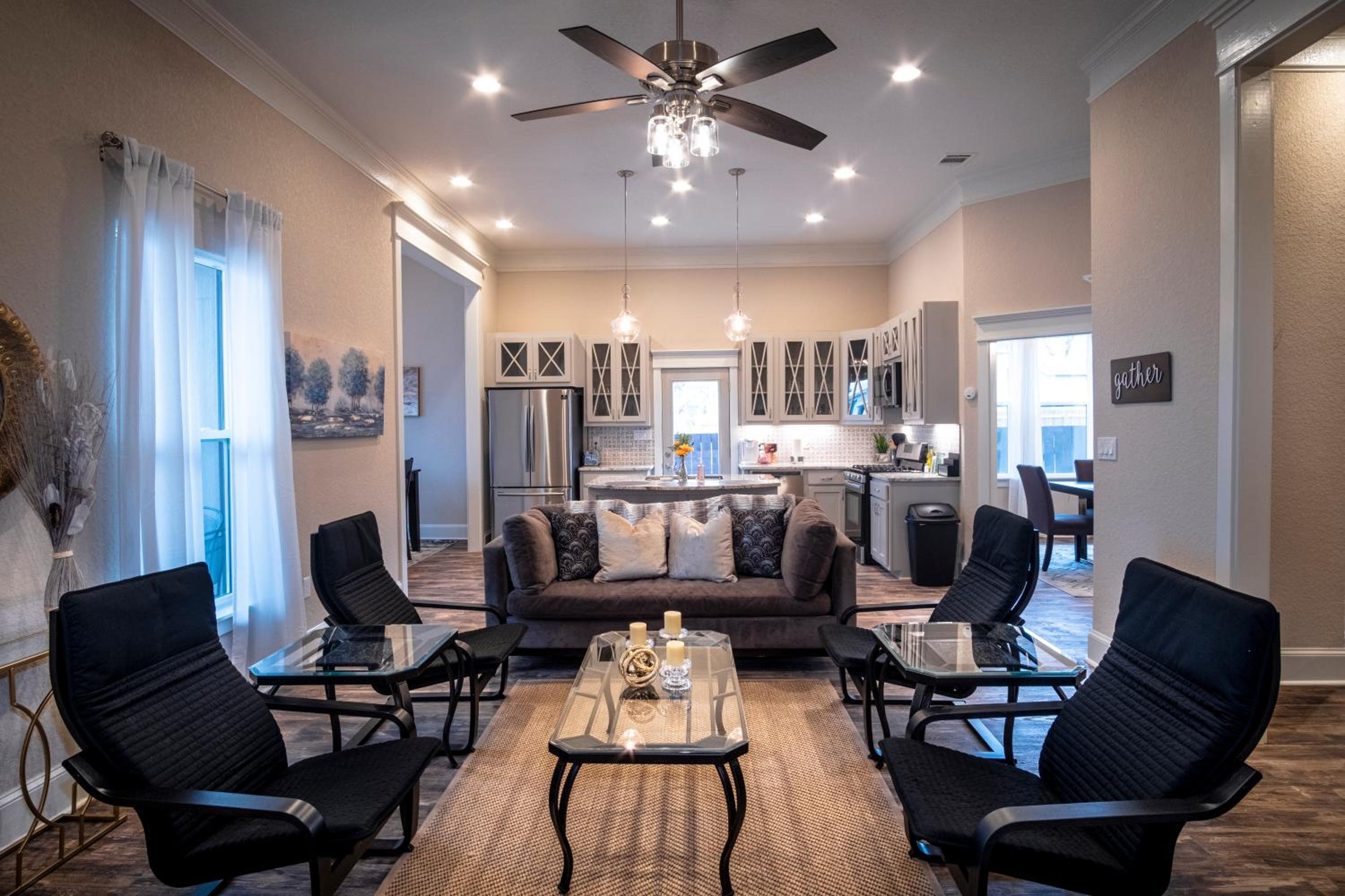 Five-Bedroom House - Photo 43