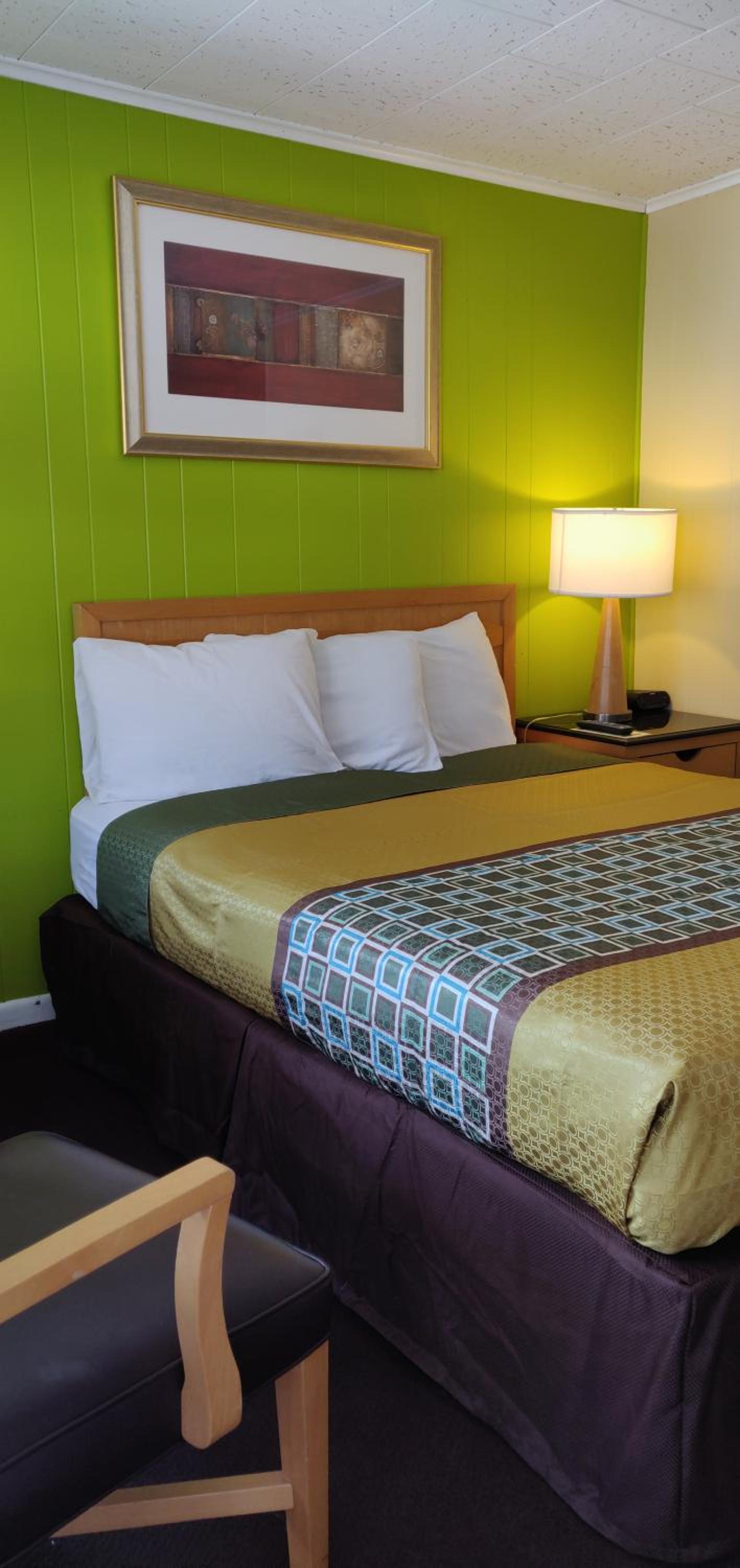 Queen Room photo 1