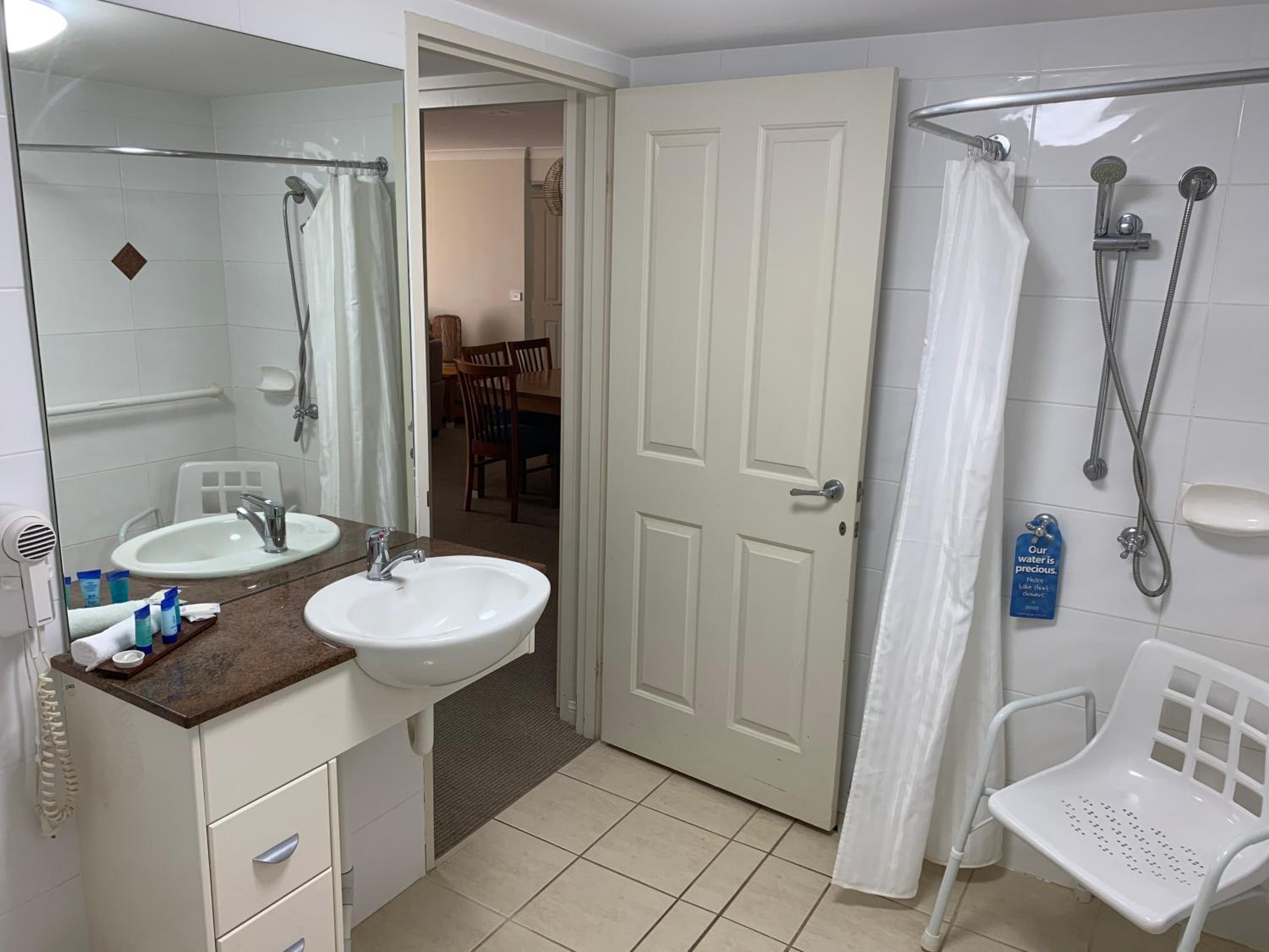 Three-Bedroom Accessible Water View Apartment photo 3