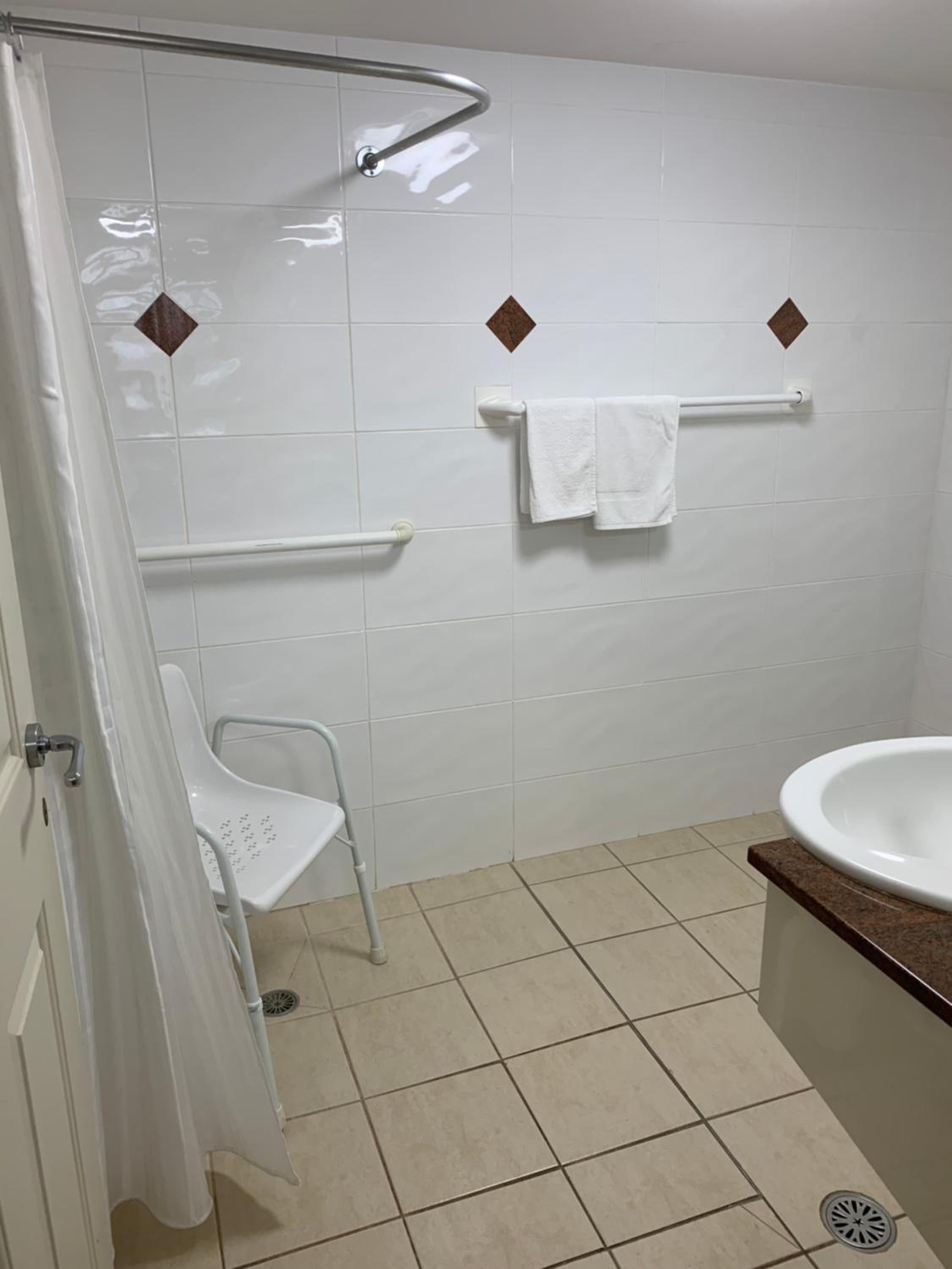 Three-Bedroom Accessible Water View Apartment photo 2