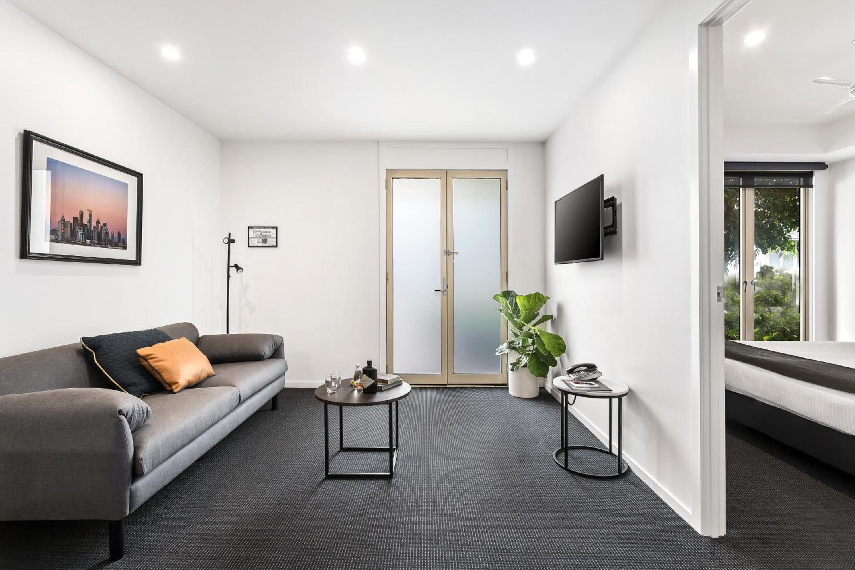 Superior One-Bedroom Apartment photo 2
