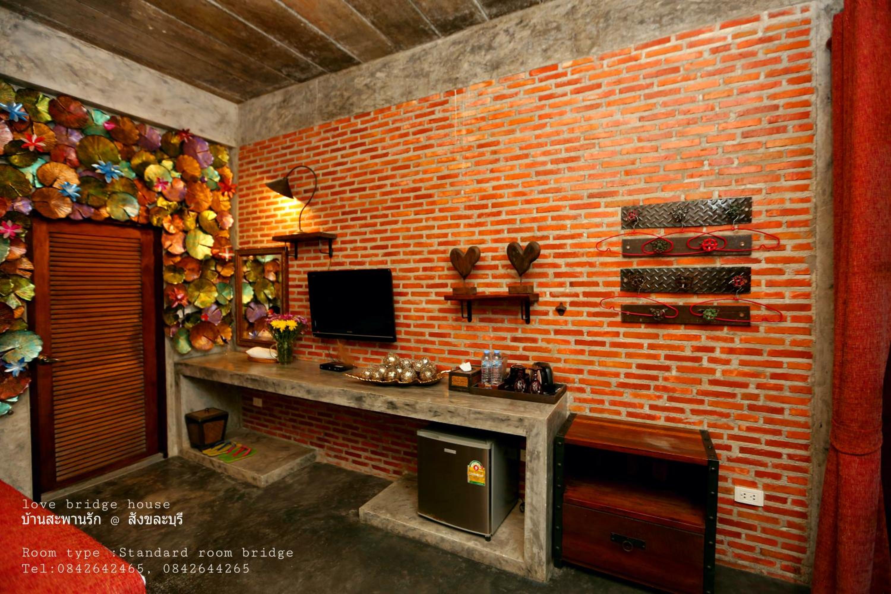 Double Room with River View - Photo 18