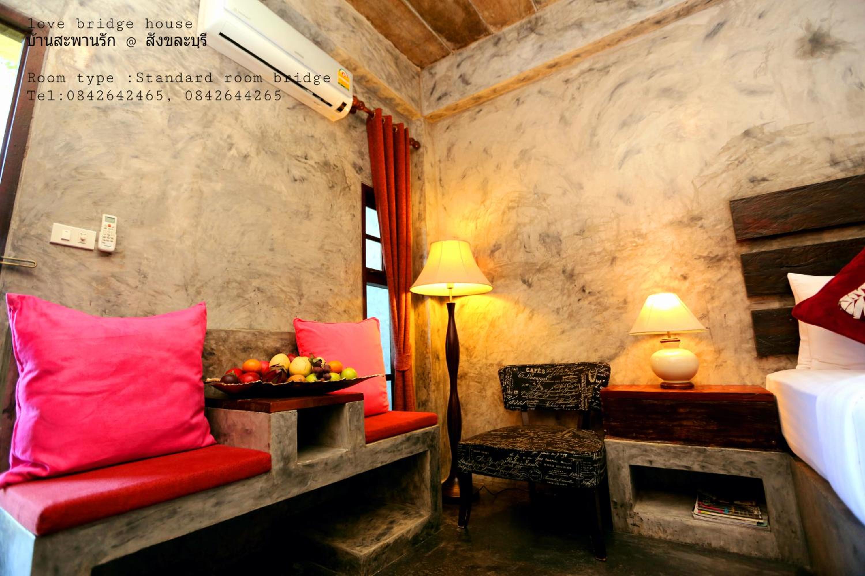 Double Room with River View - Photo 21