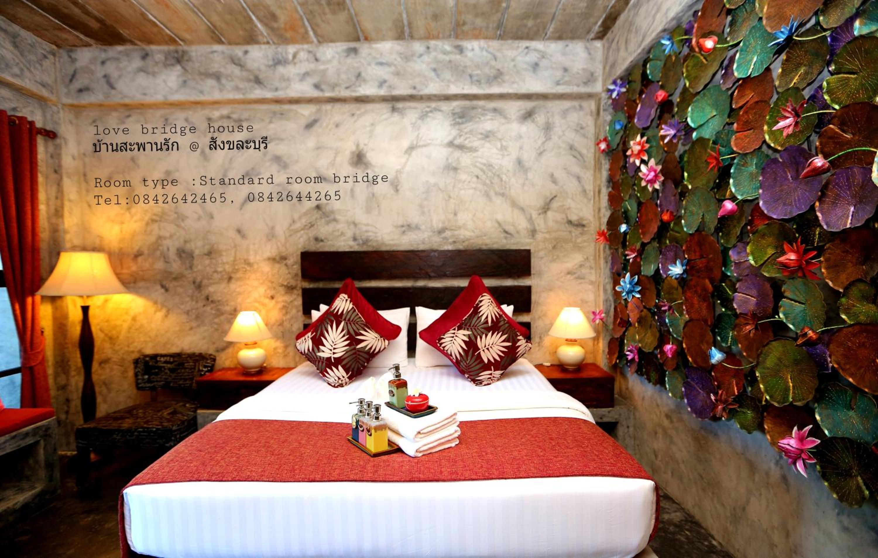 Double Room with River View - Photo 29