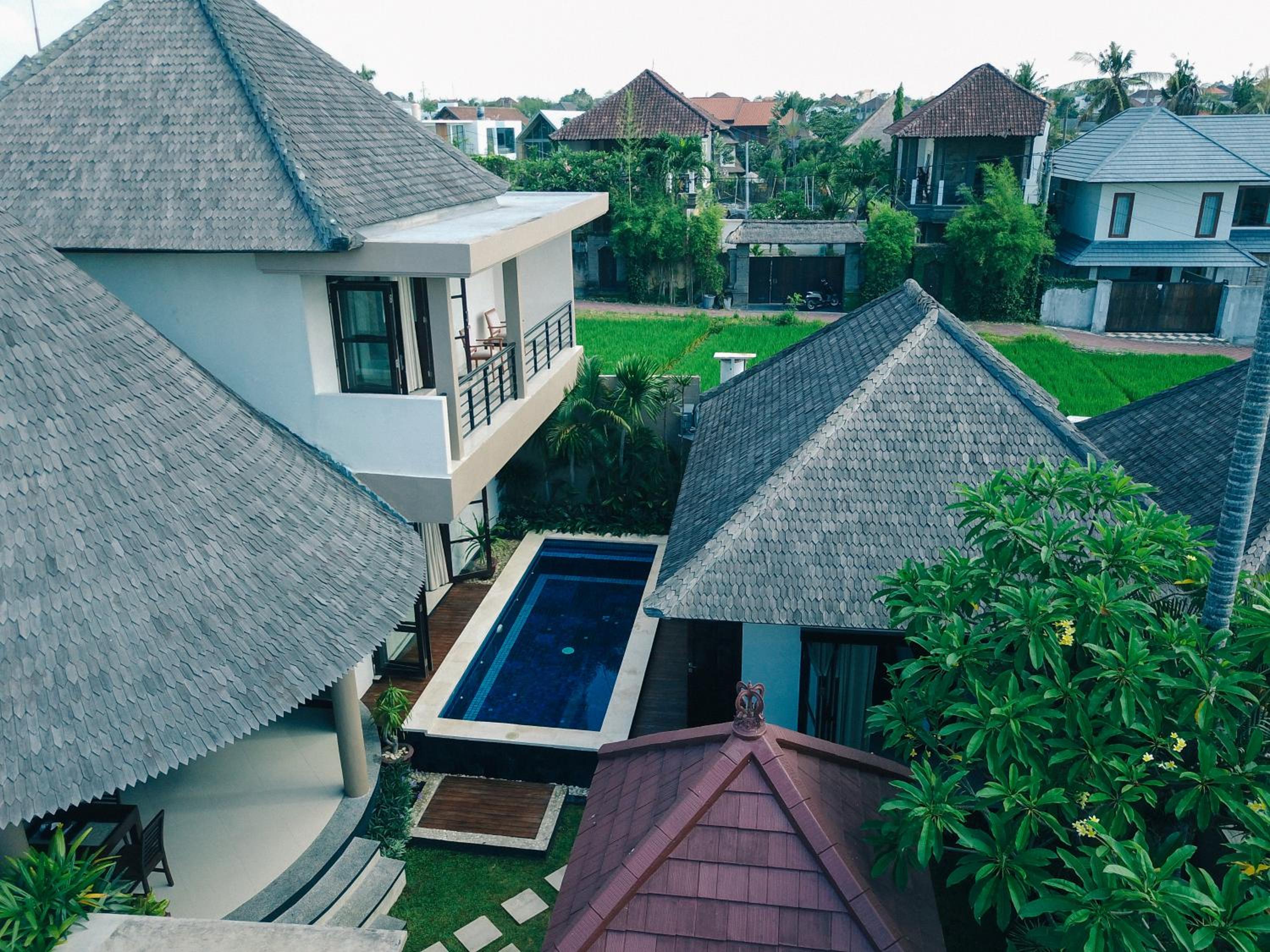 Three-Bedroom Villa with Private Pool - Photo 12