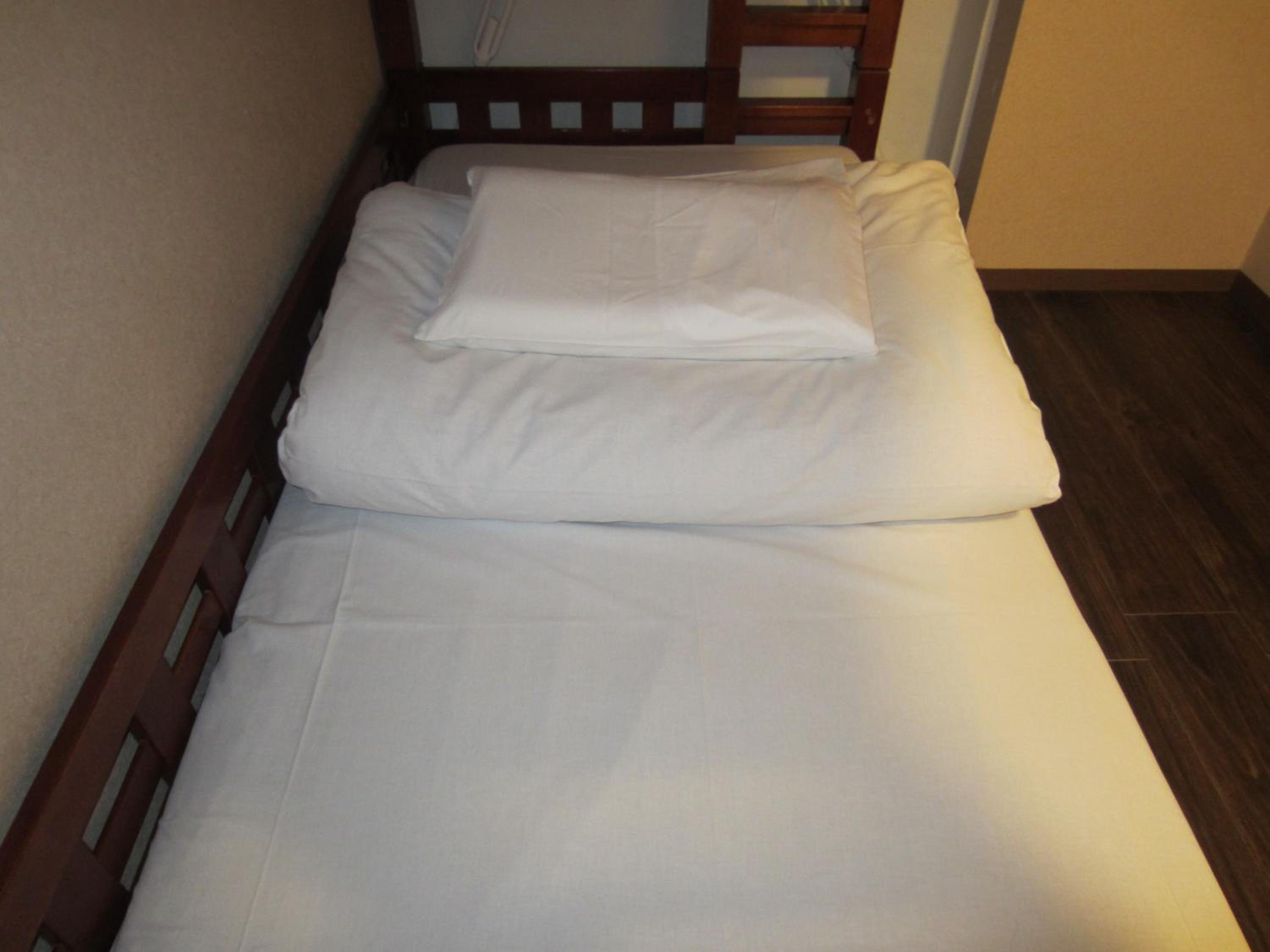 Twin Room with Shared Bathroom photo 3