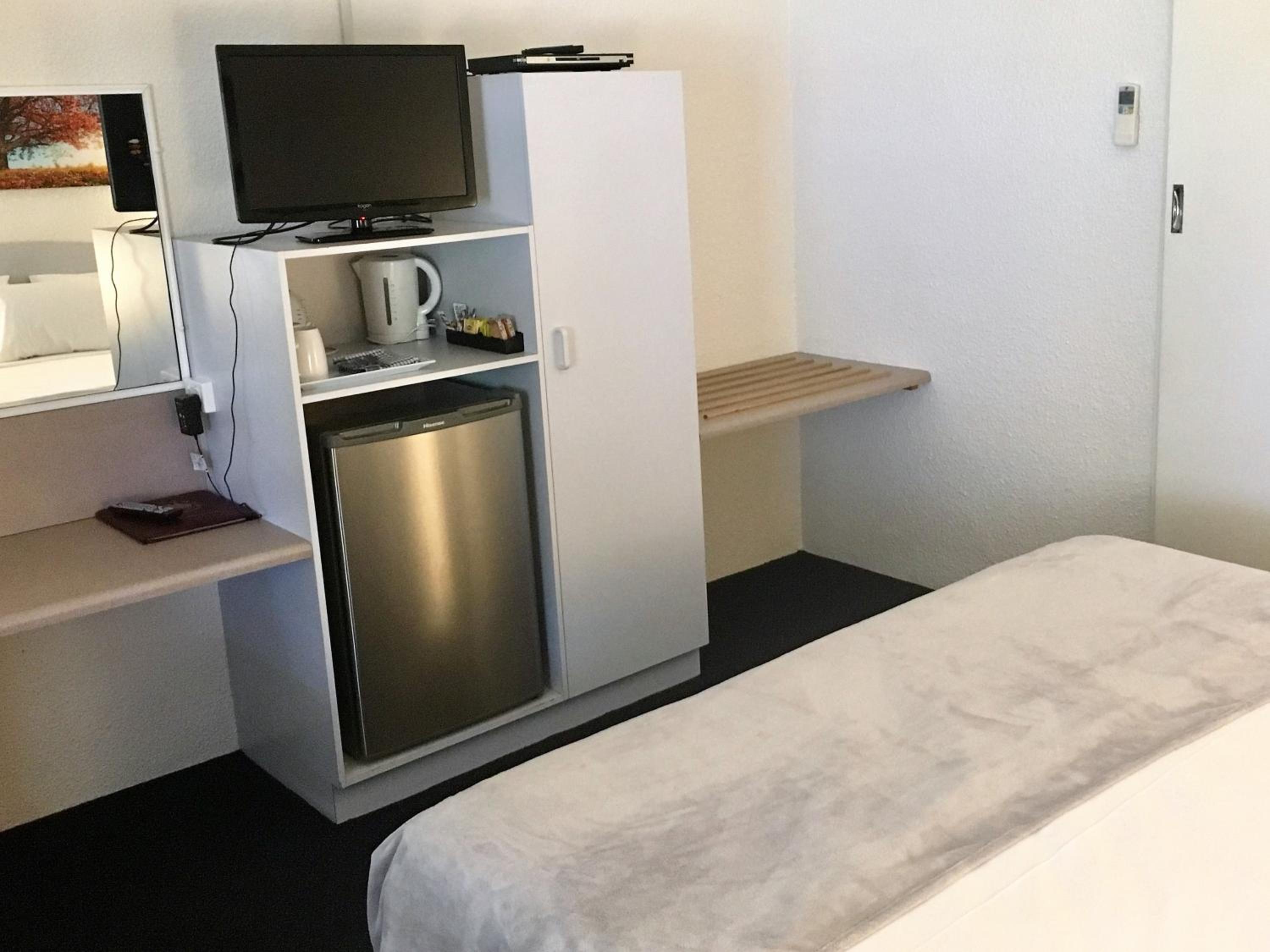 Deluxe King Suite photo 3