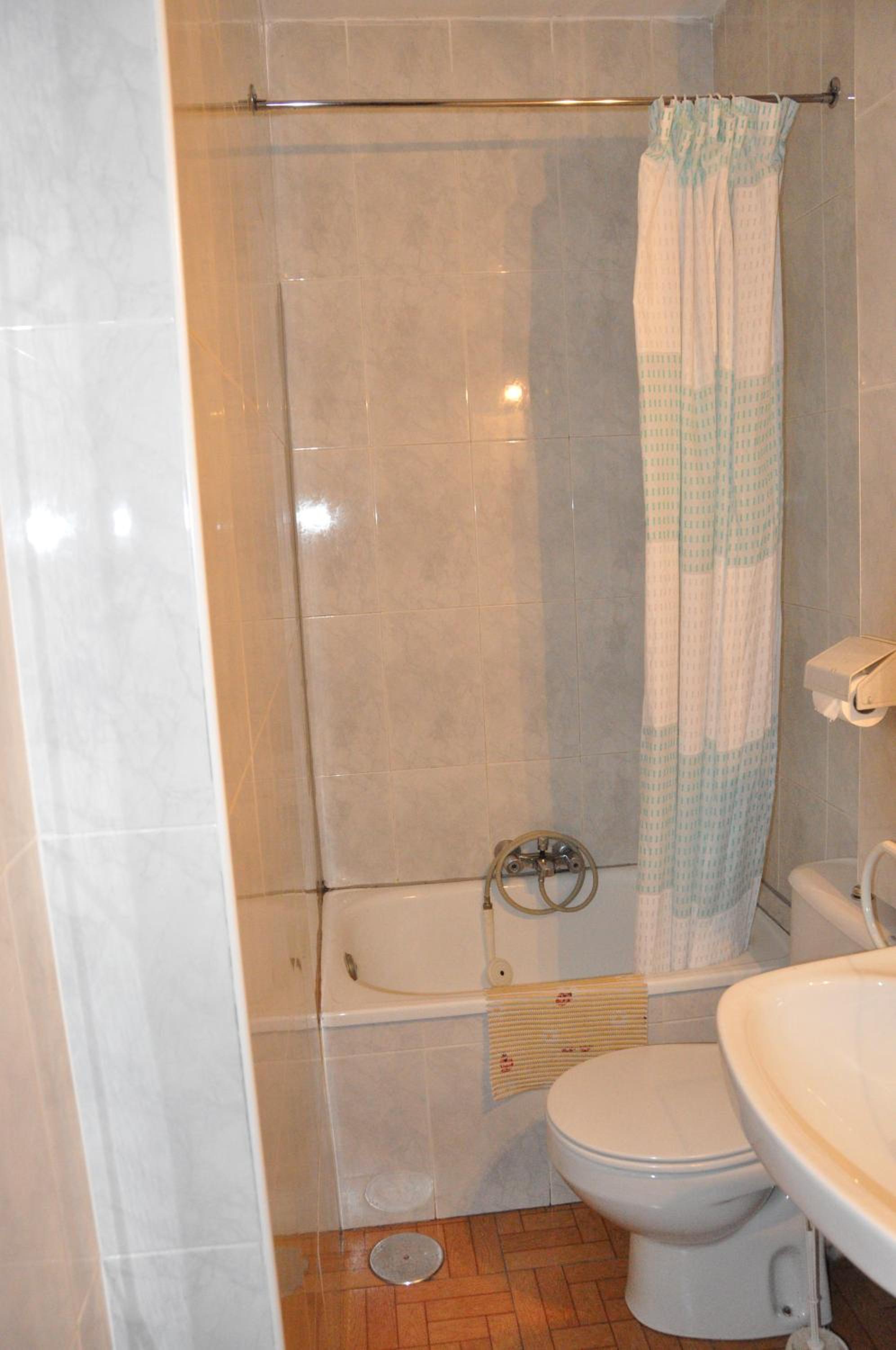 Double or Twin Room - Photo 6