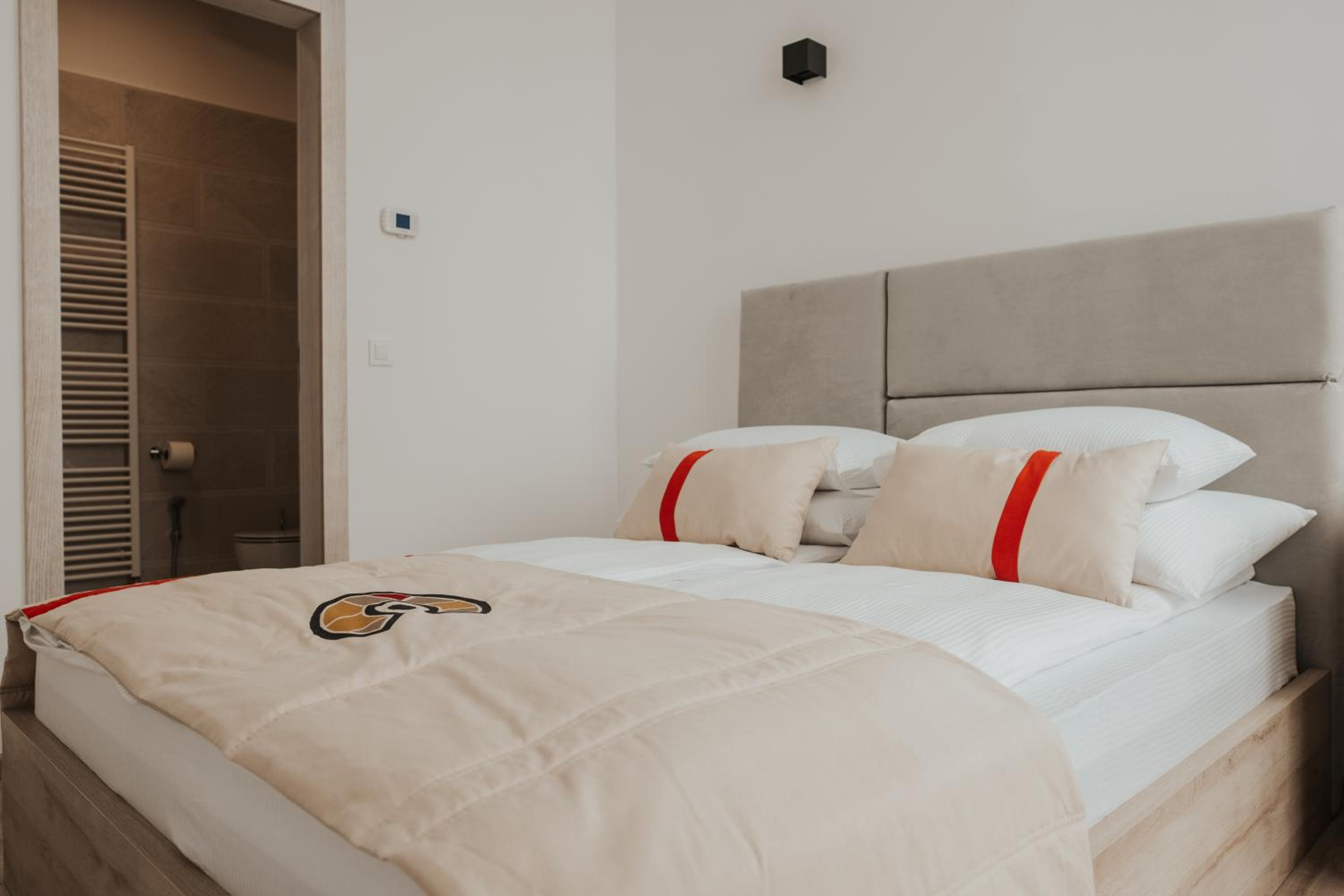 One-Bedroom Apartment - Photo 3