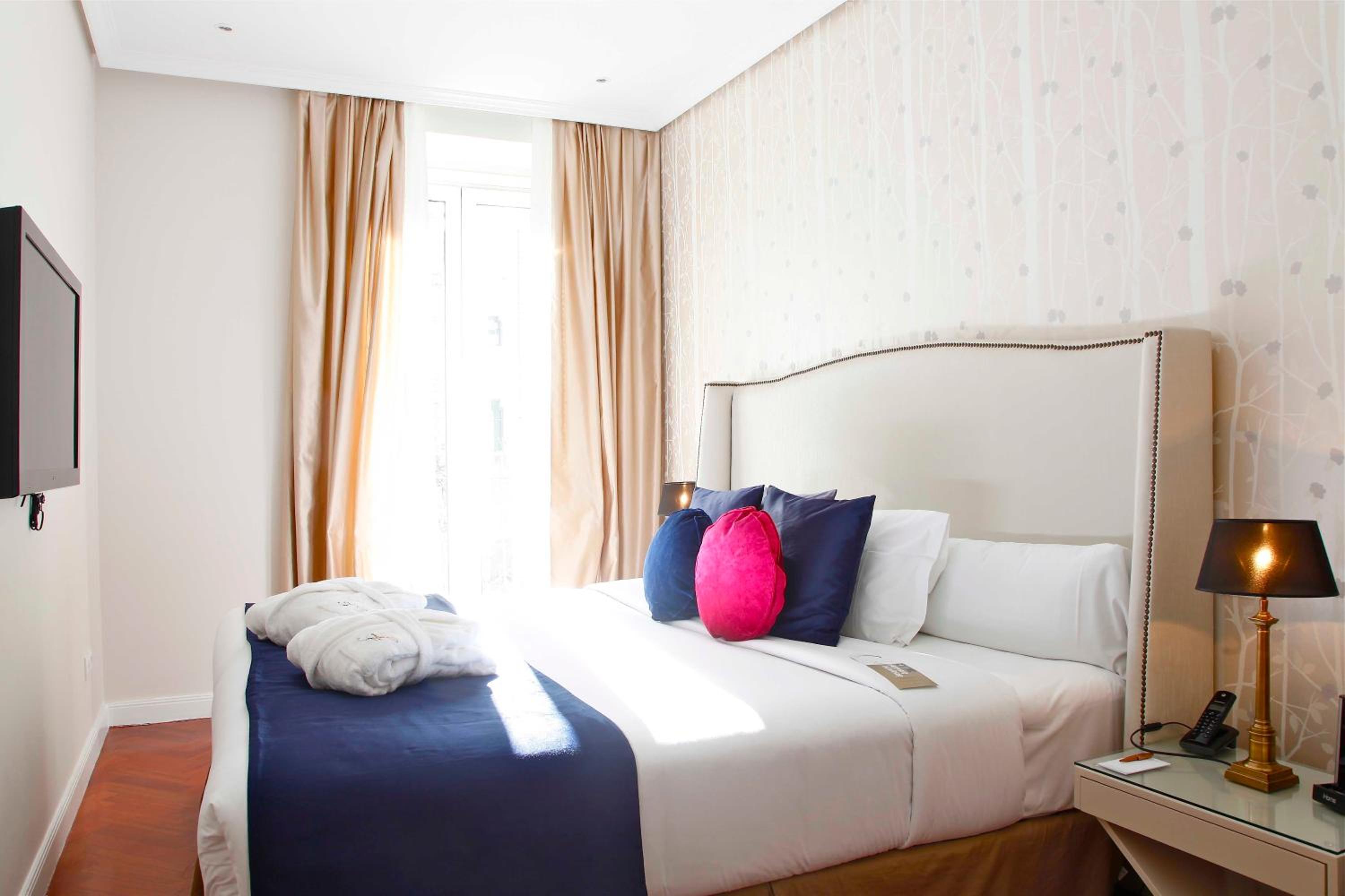 Senior Suite - Photo 2