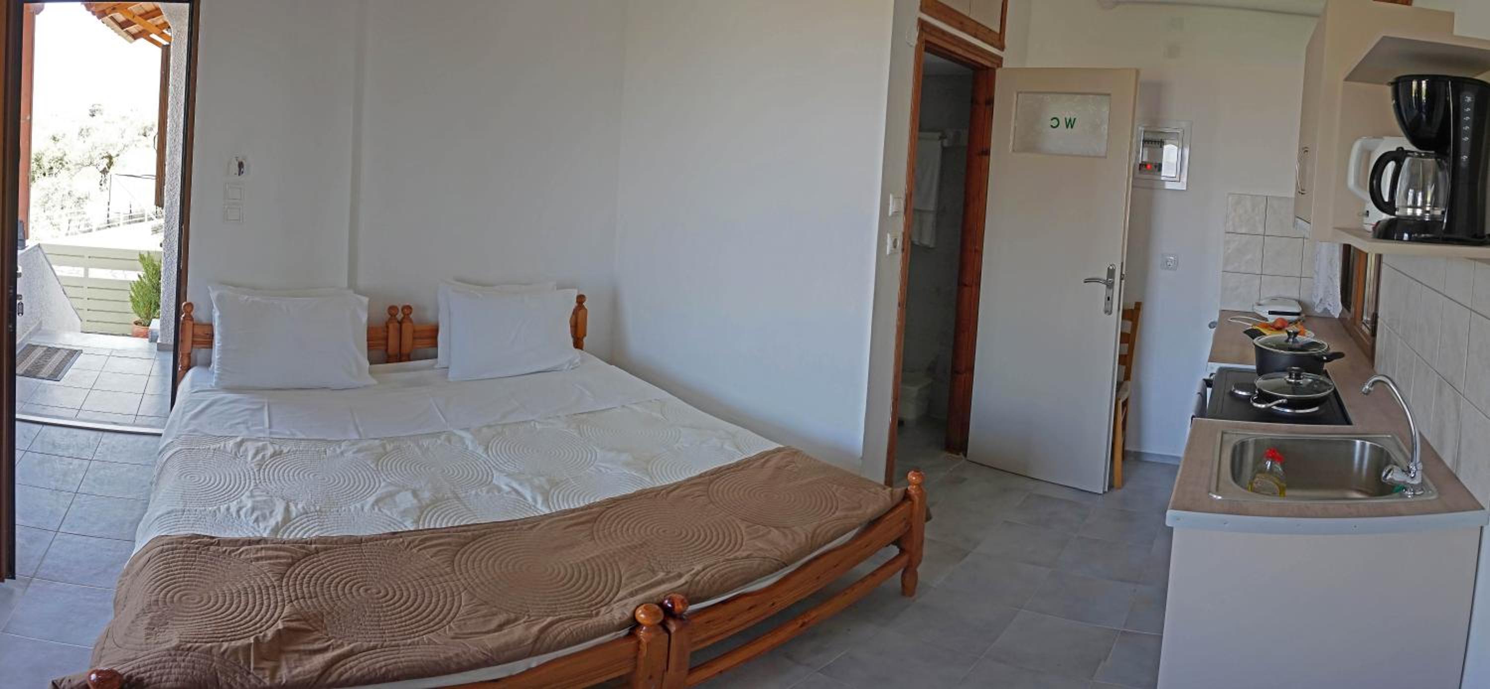 Studio (2 Adults)