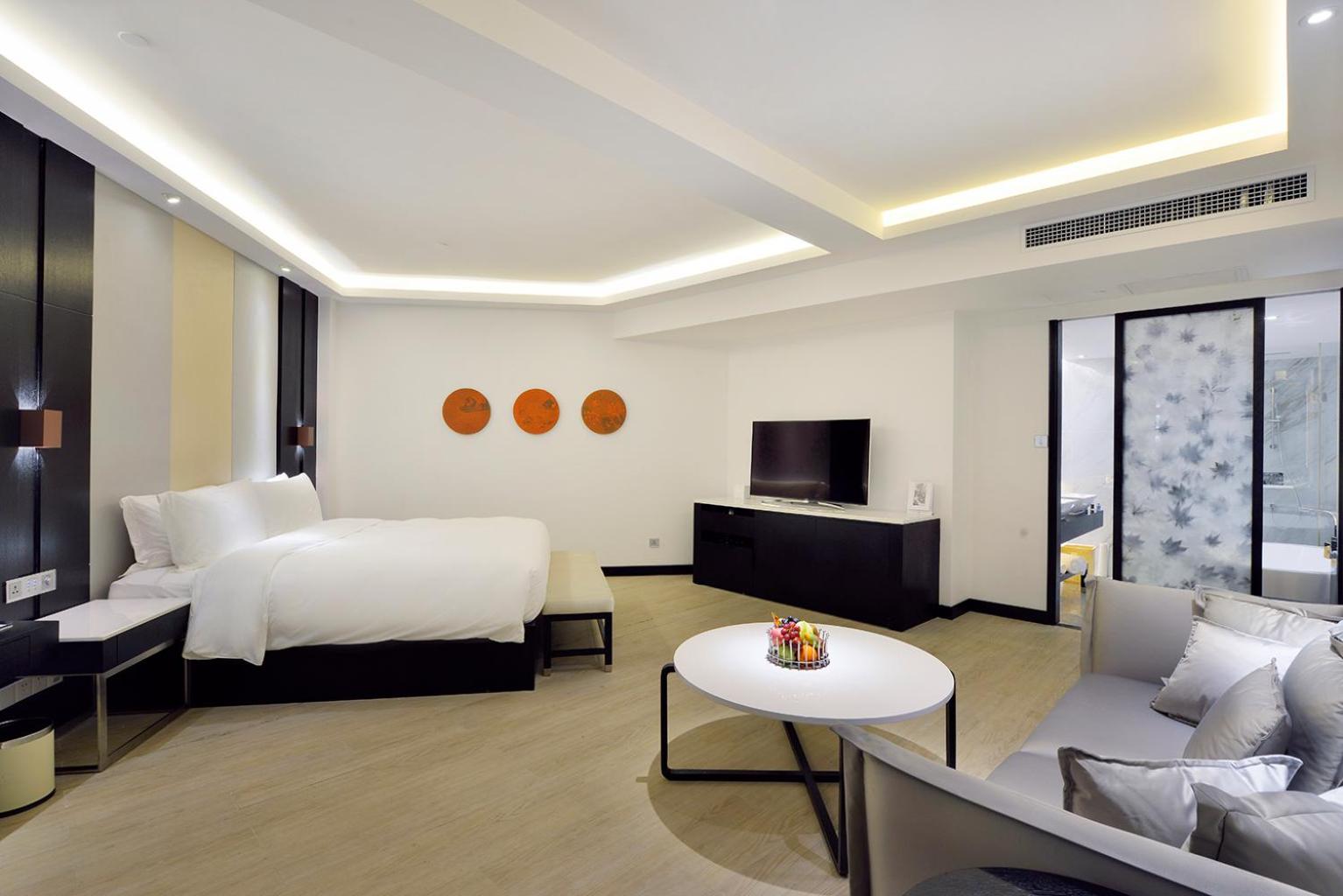 Suite with Pool View