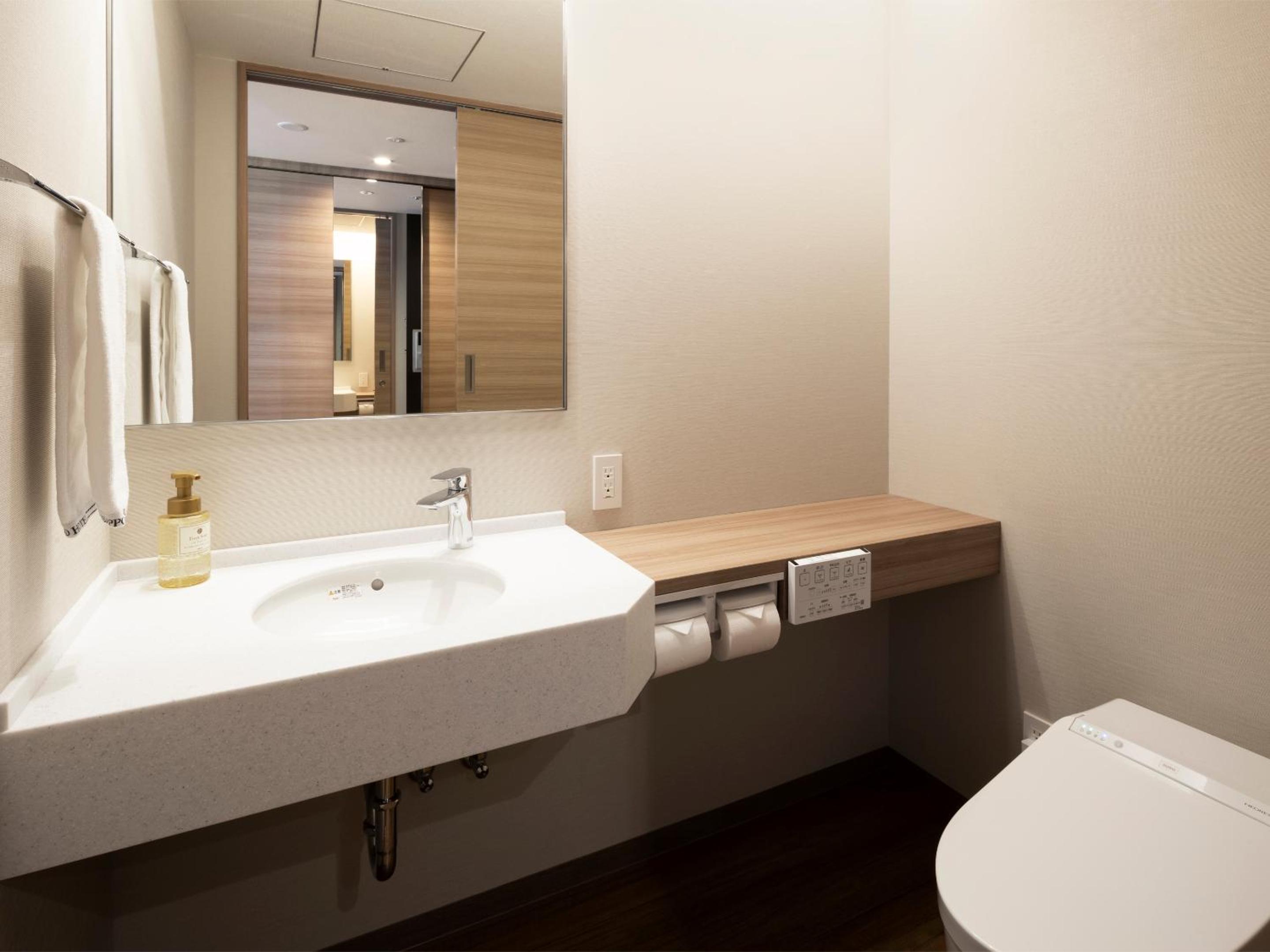 Premier King Double Room - East Wing - Photo 10