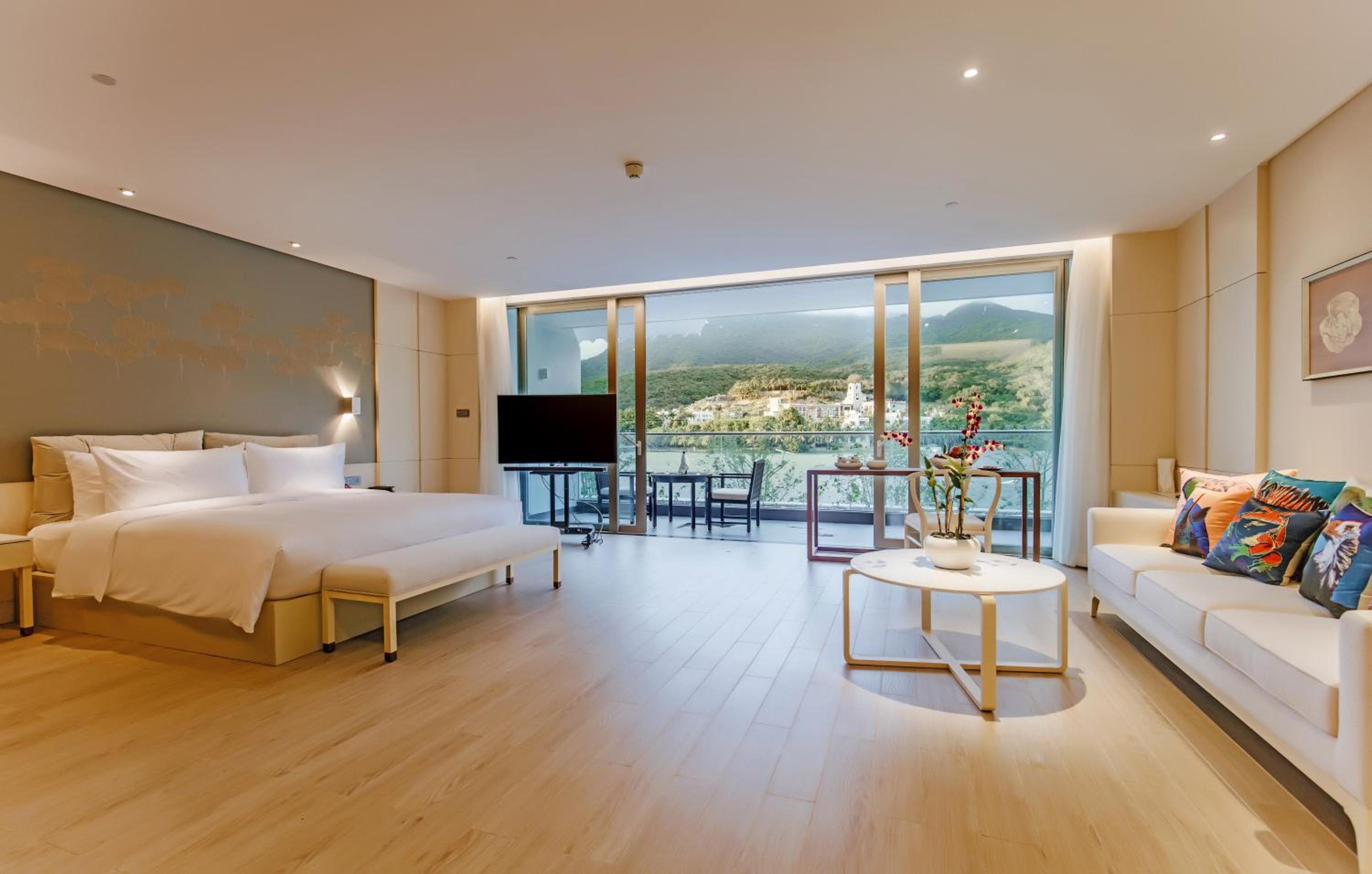 Deluxe Lake View Room