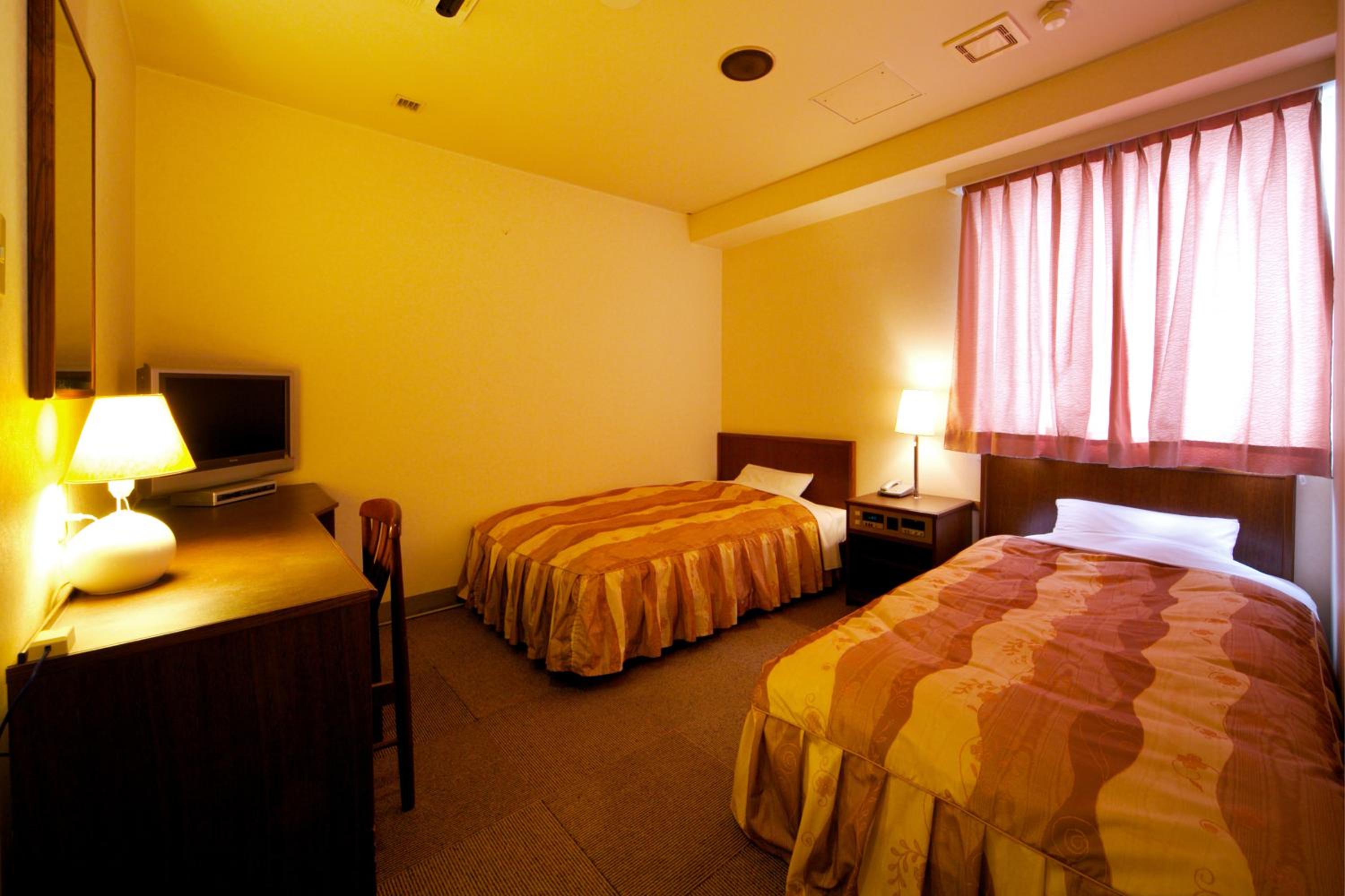 Twin Room - Non-Smoking - Photo 1