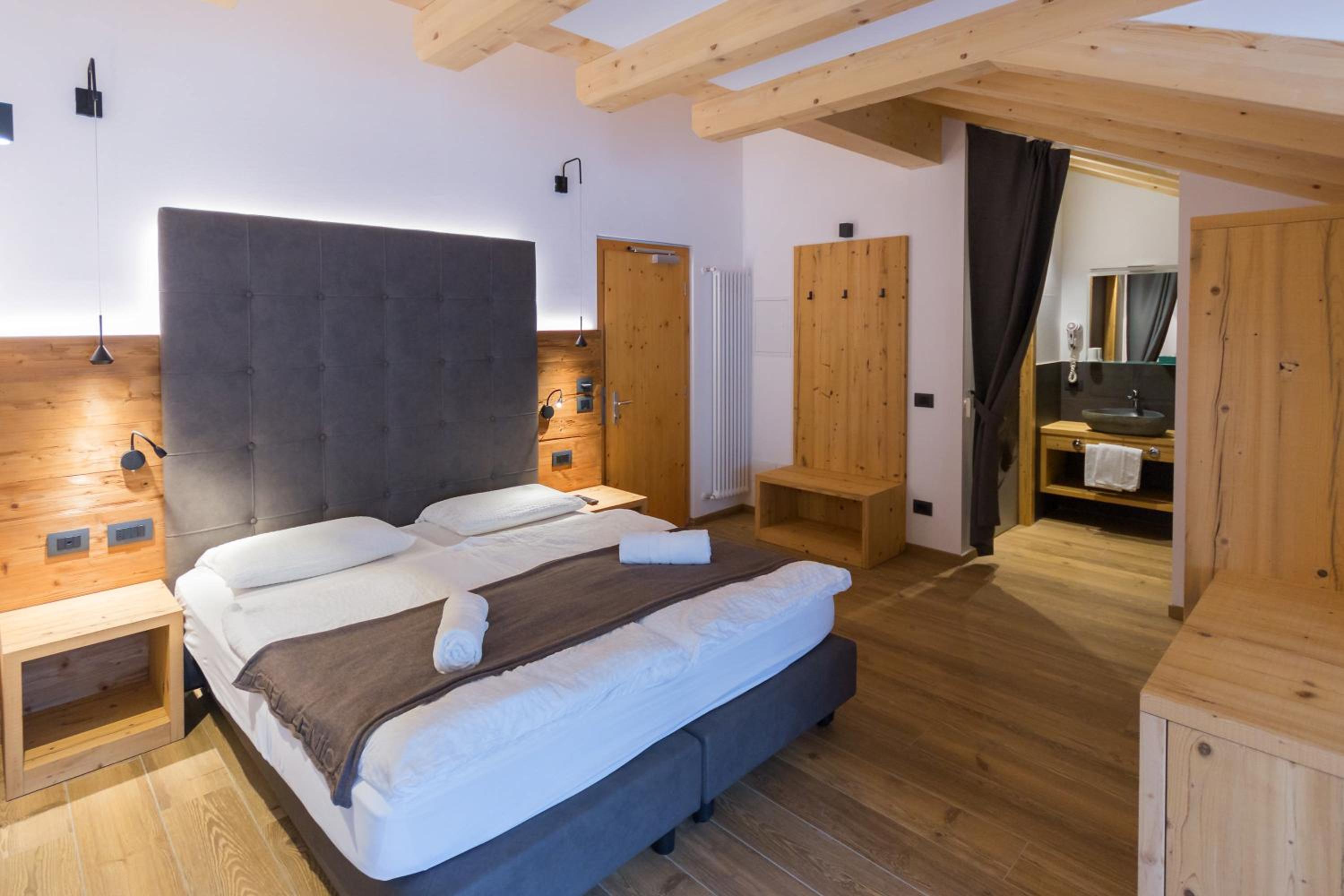 Junior Suite with Balcony photo 3