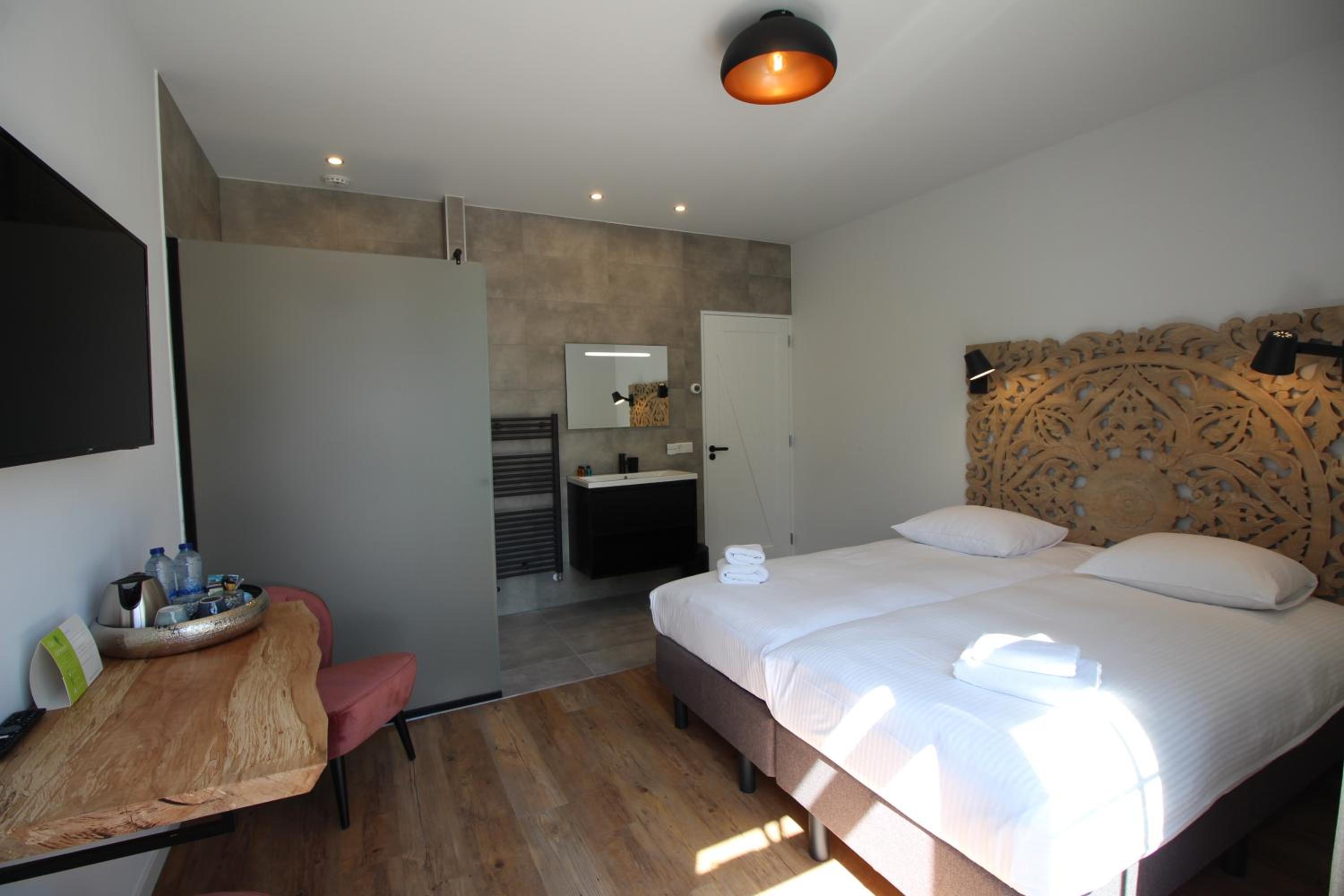 Economy Twin Room photo 1