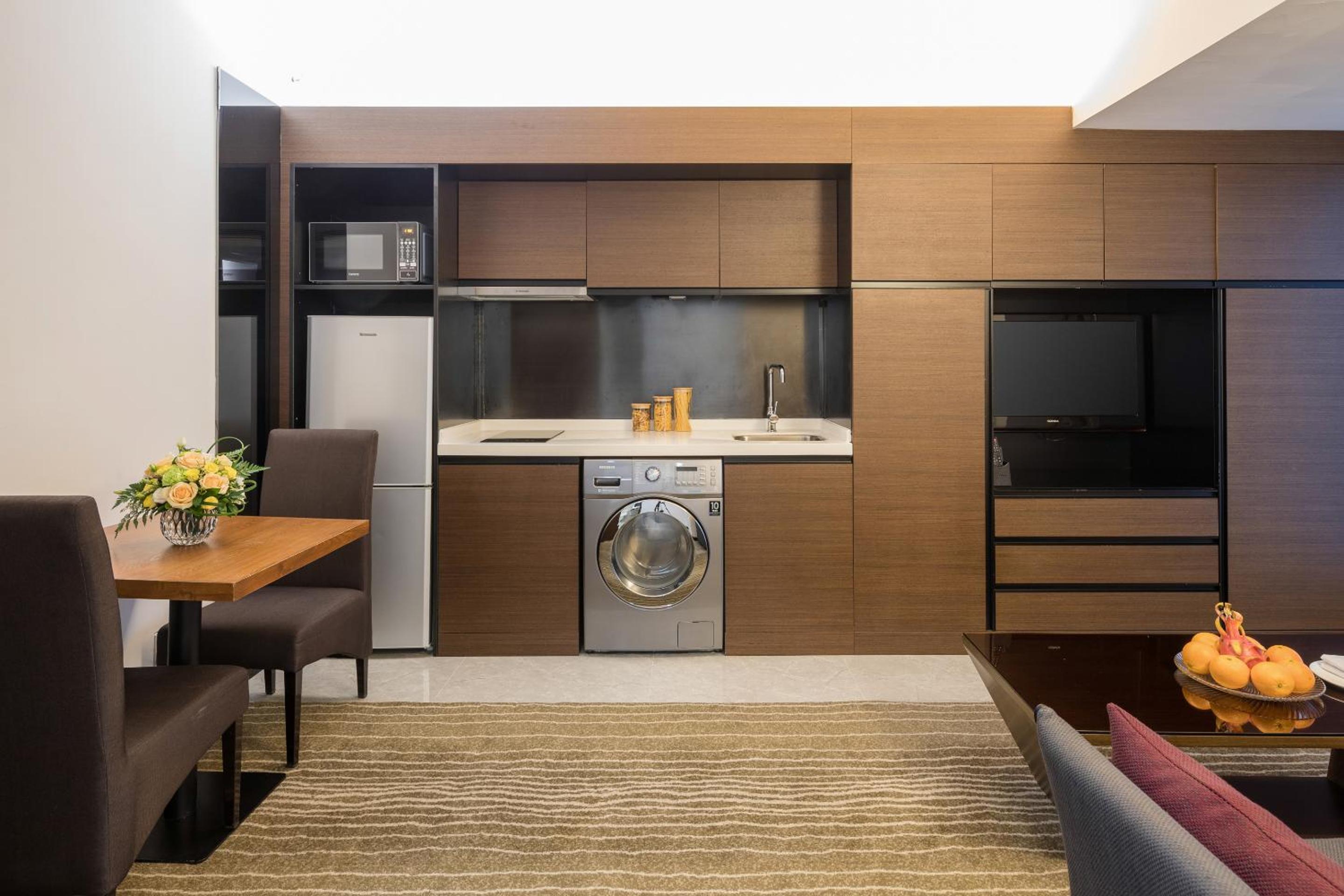 Business Suite - Photo 6