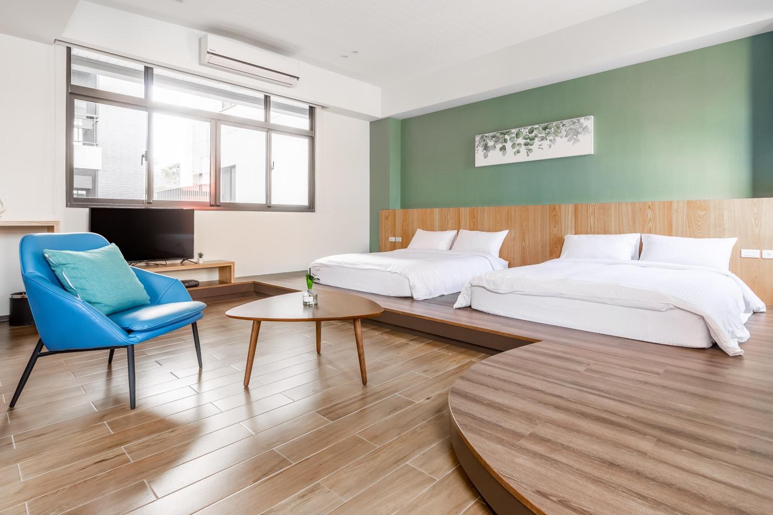 Deluxe Quadruple Room with Garden View and Balcony photo 2
