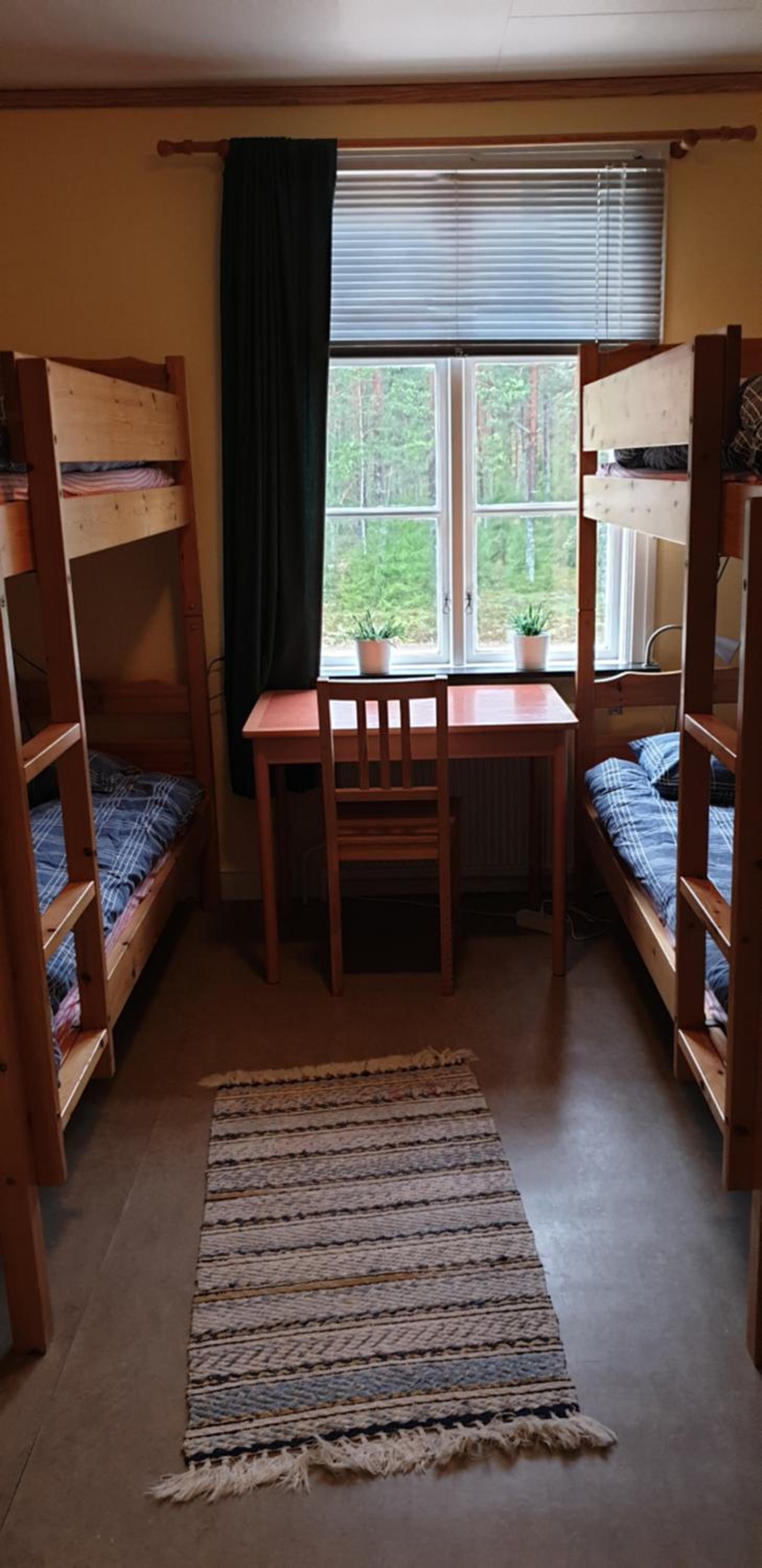 Economy Quadruple Room - Photo 4