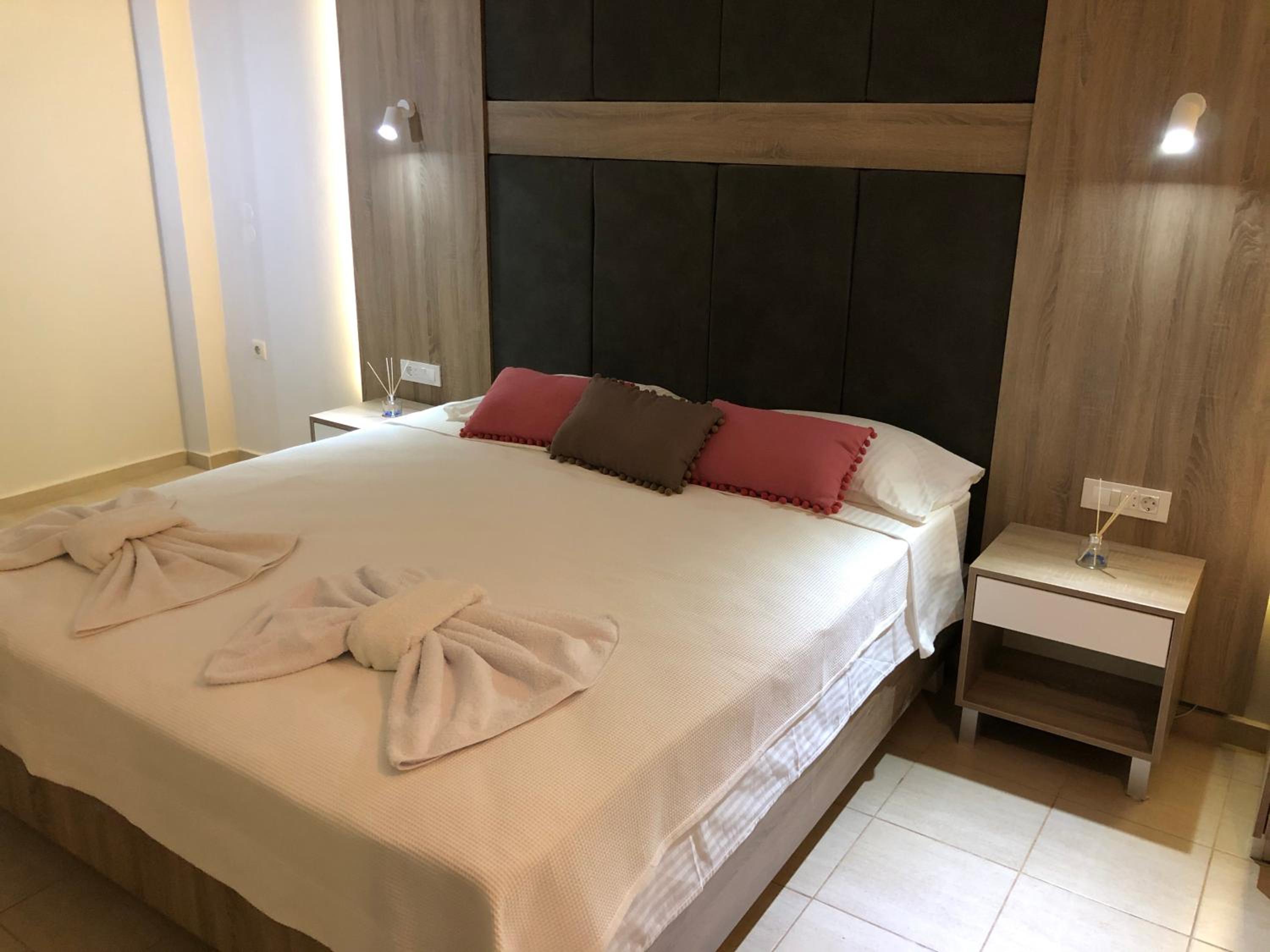 Deluxe Double Room with Balcony and Sea View - Photo 7